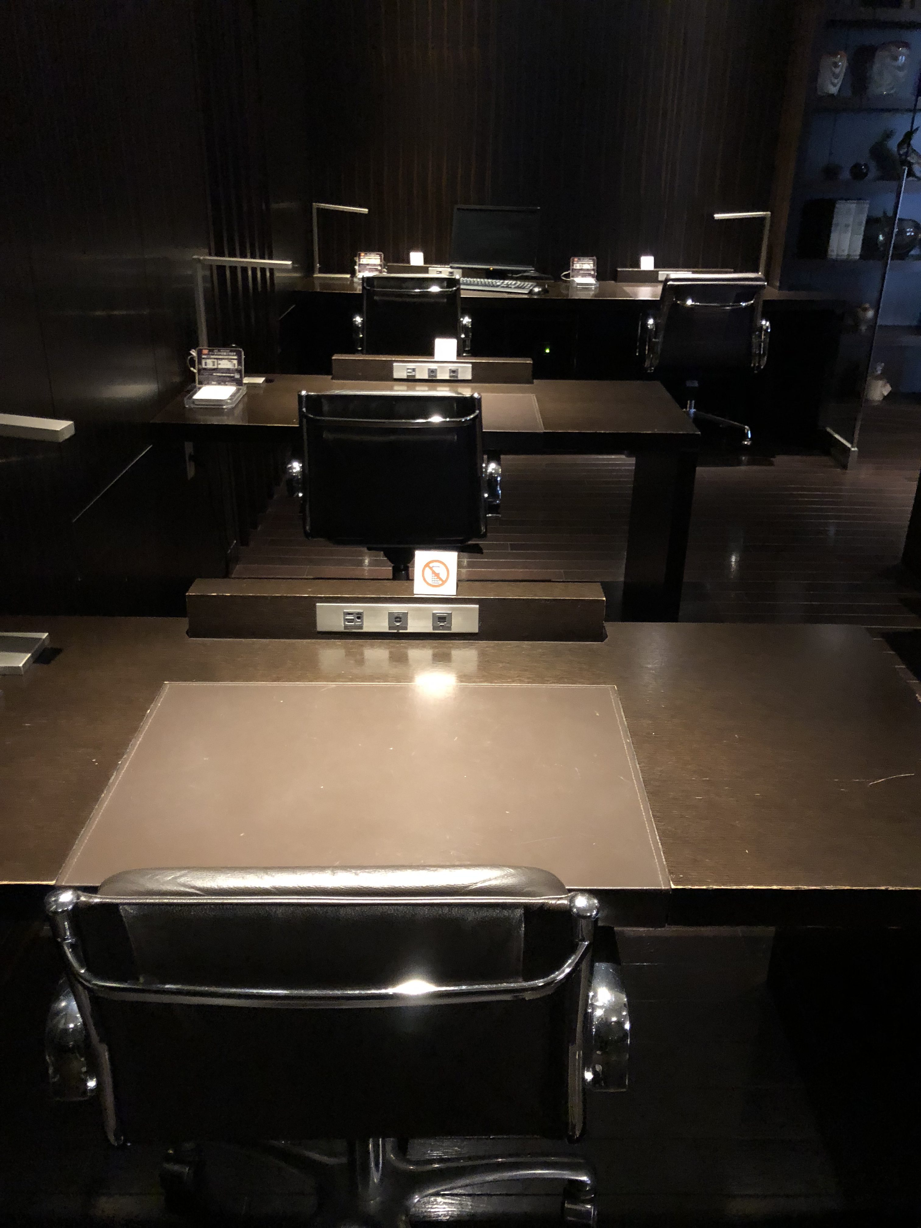 Japan Airlines First Class Lounge Business Center 1