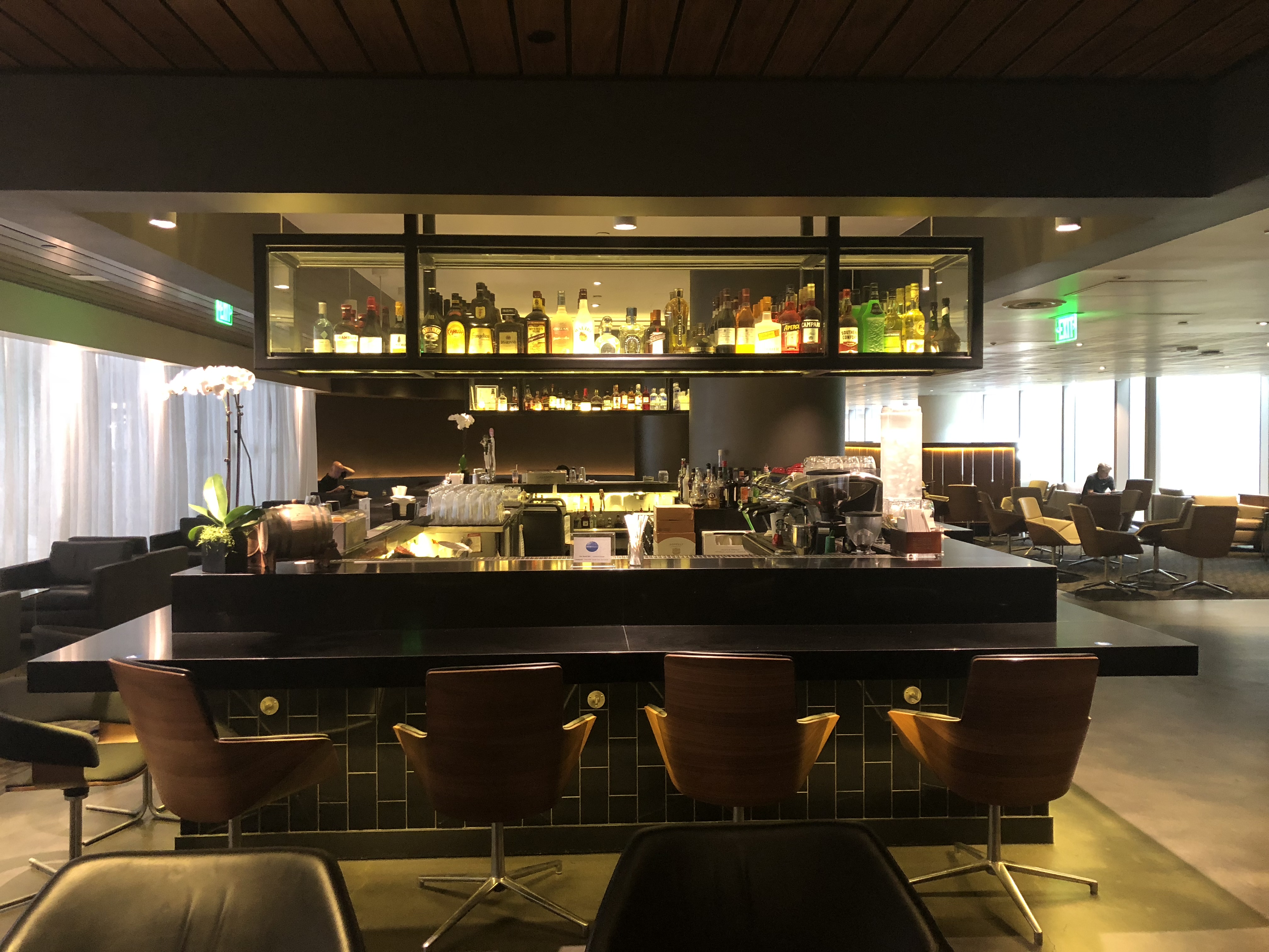 Oneworld Business Class LAX Bar