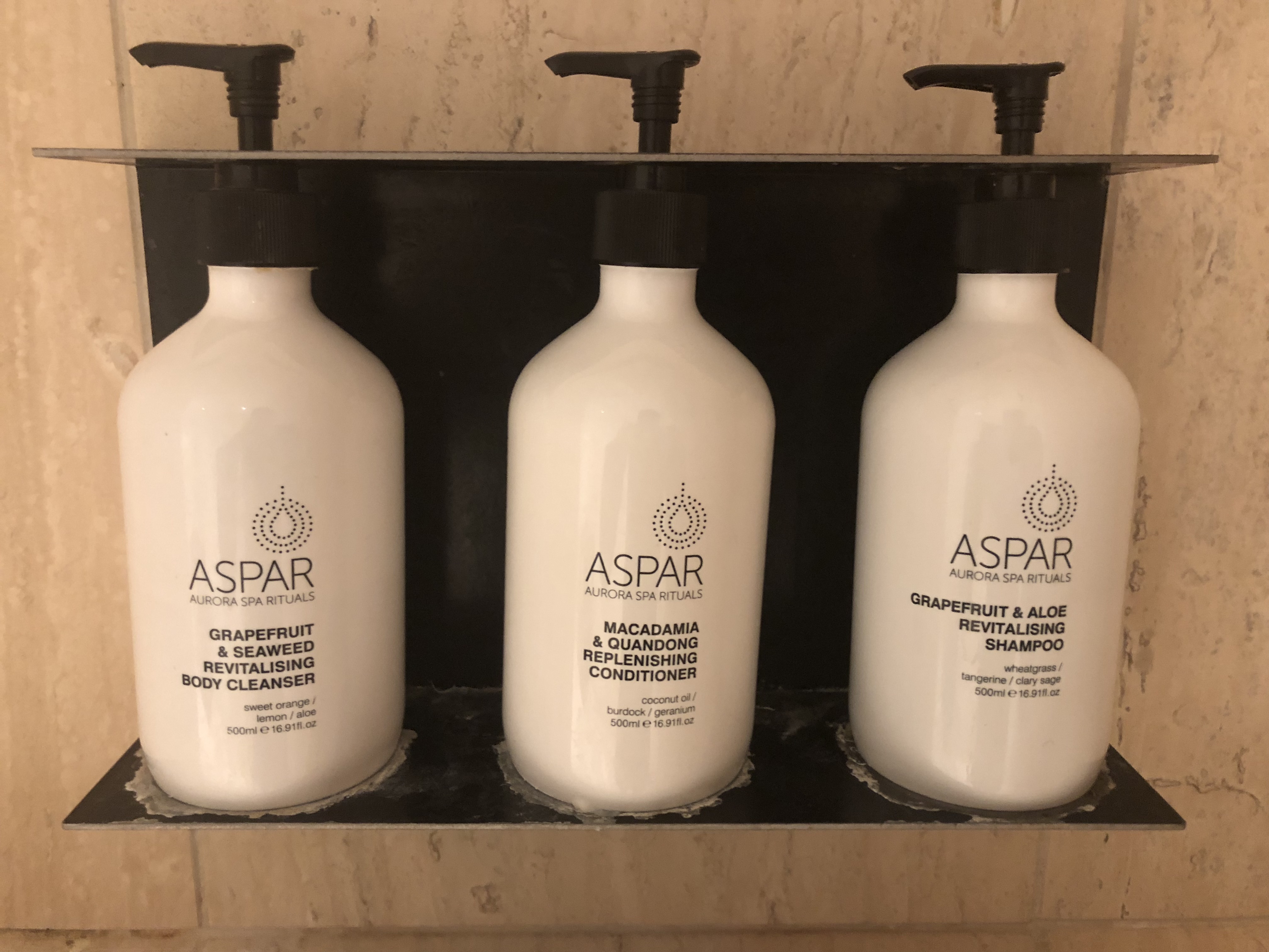 ASPAR amenities Oneworld Business Class Lounge LAX