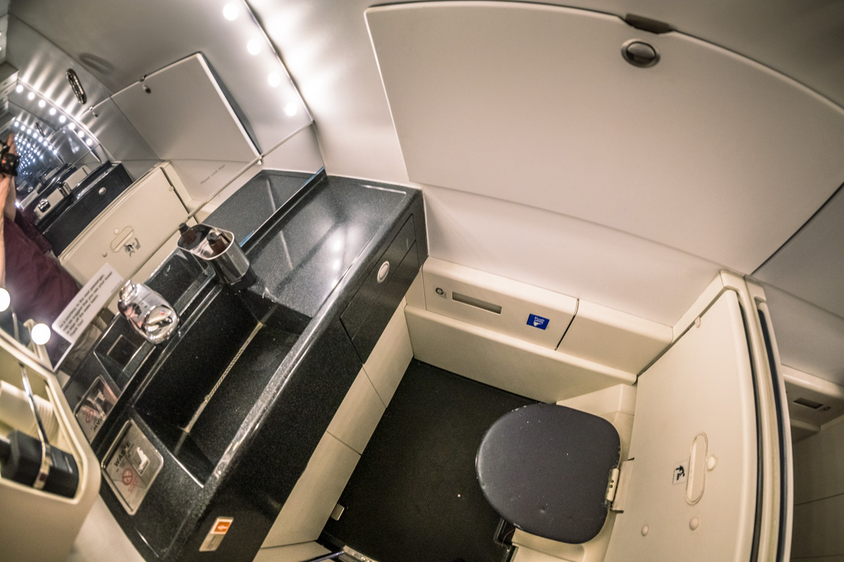 Virgin Australia 777 the business Bathroom