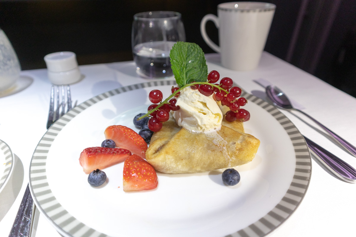 Singapore Airlines Airbus New A380 Business Class Breakfast