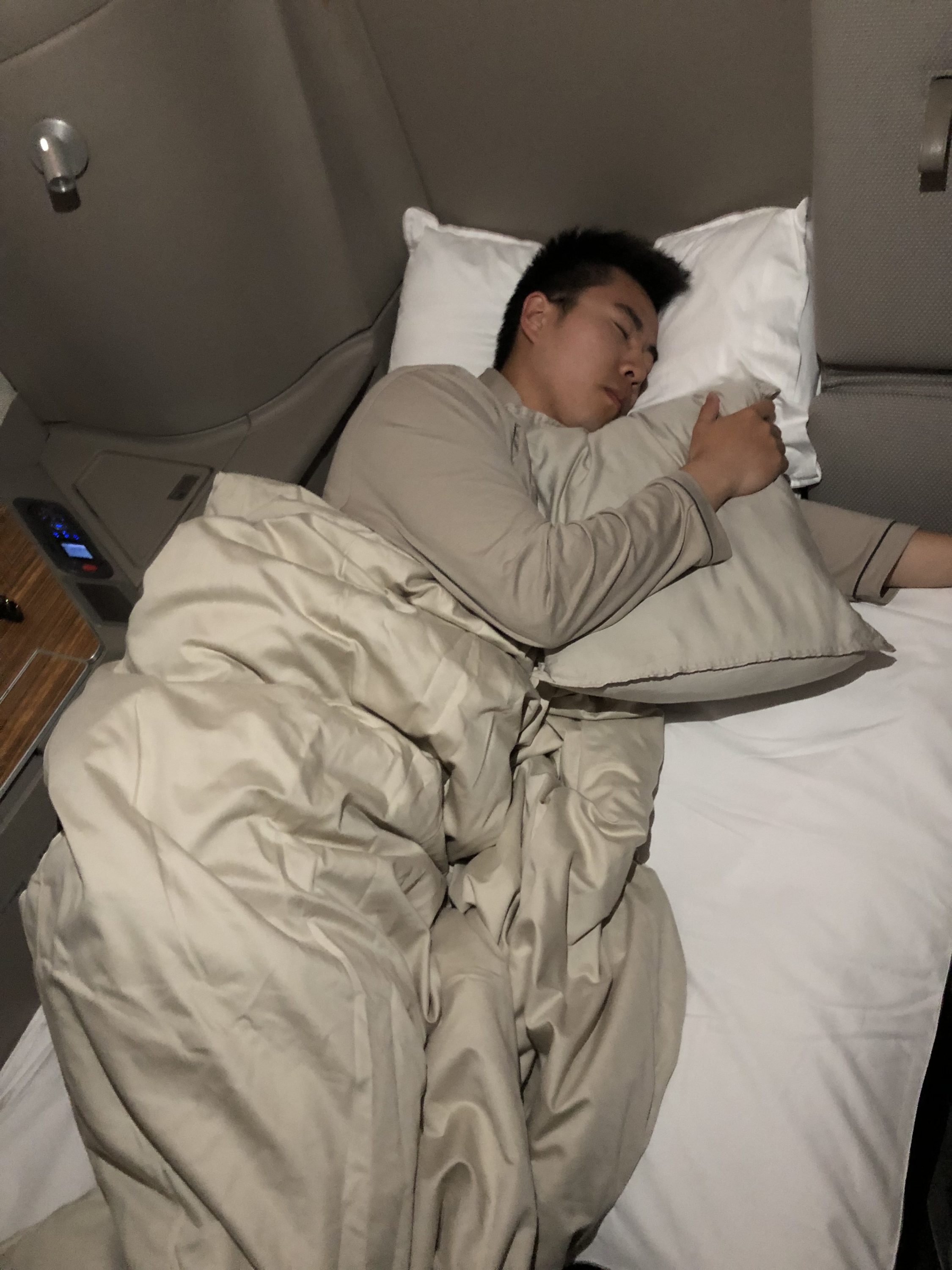 Cathay Pacific 777 first class sleeping Cathay Pacific 777 first class sleeping
