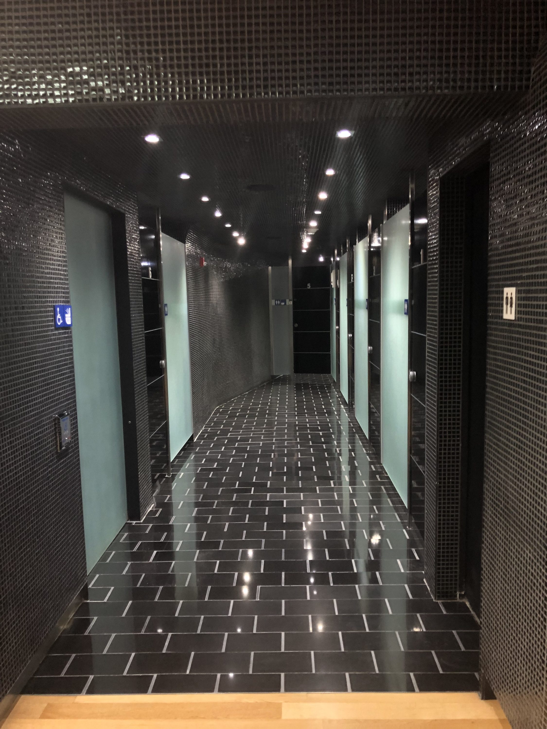 Korean Air business class lounge restrooms