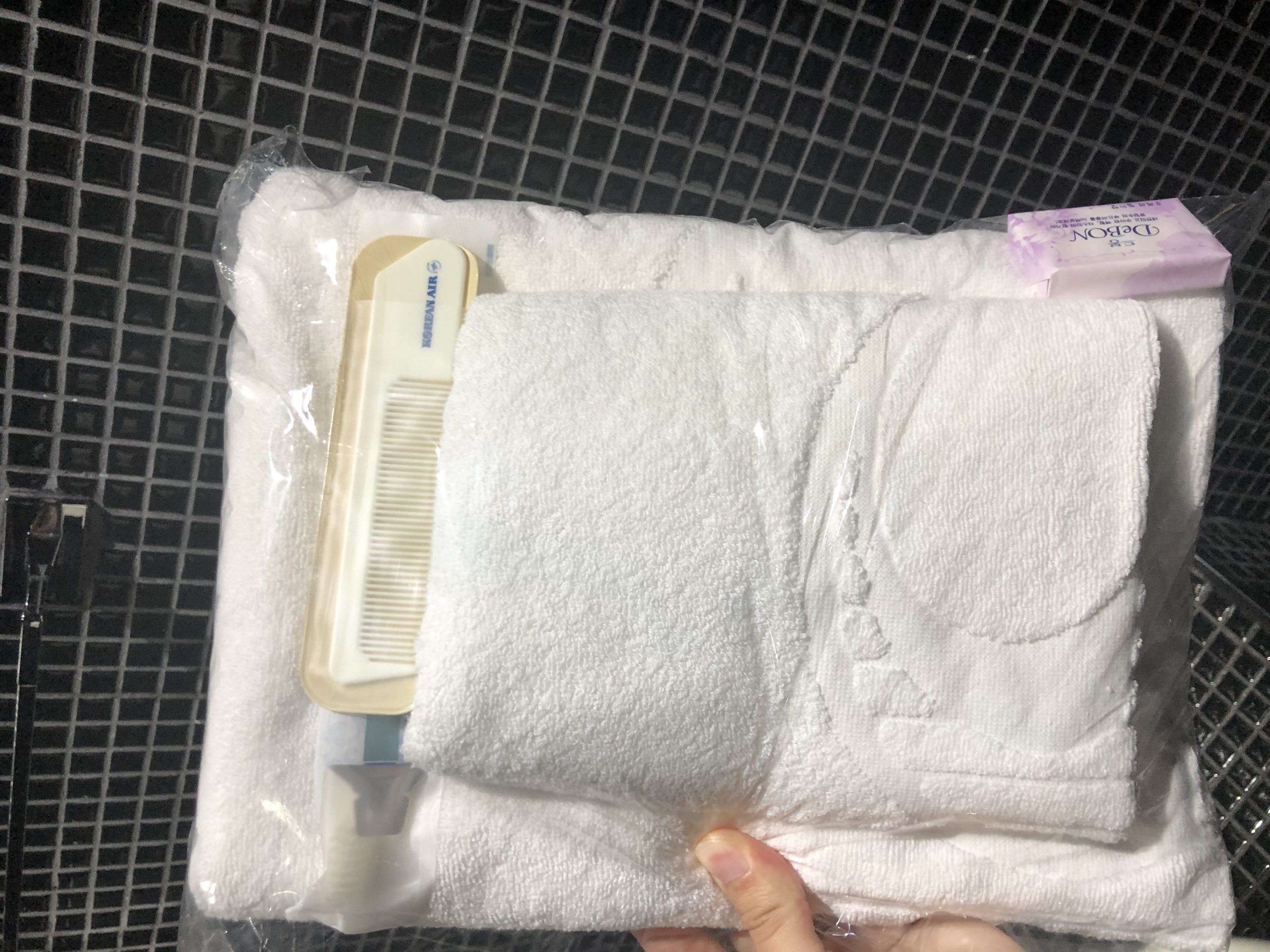 Korean Air business class lounge shower amenities 2