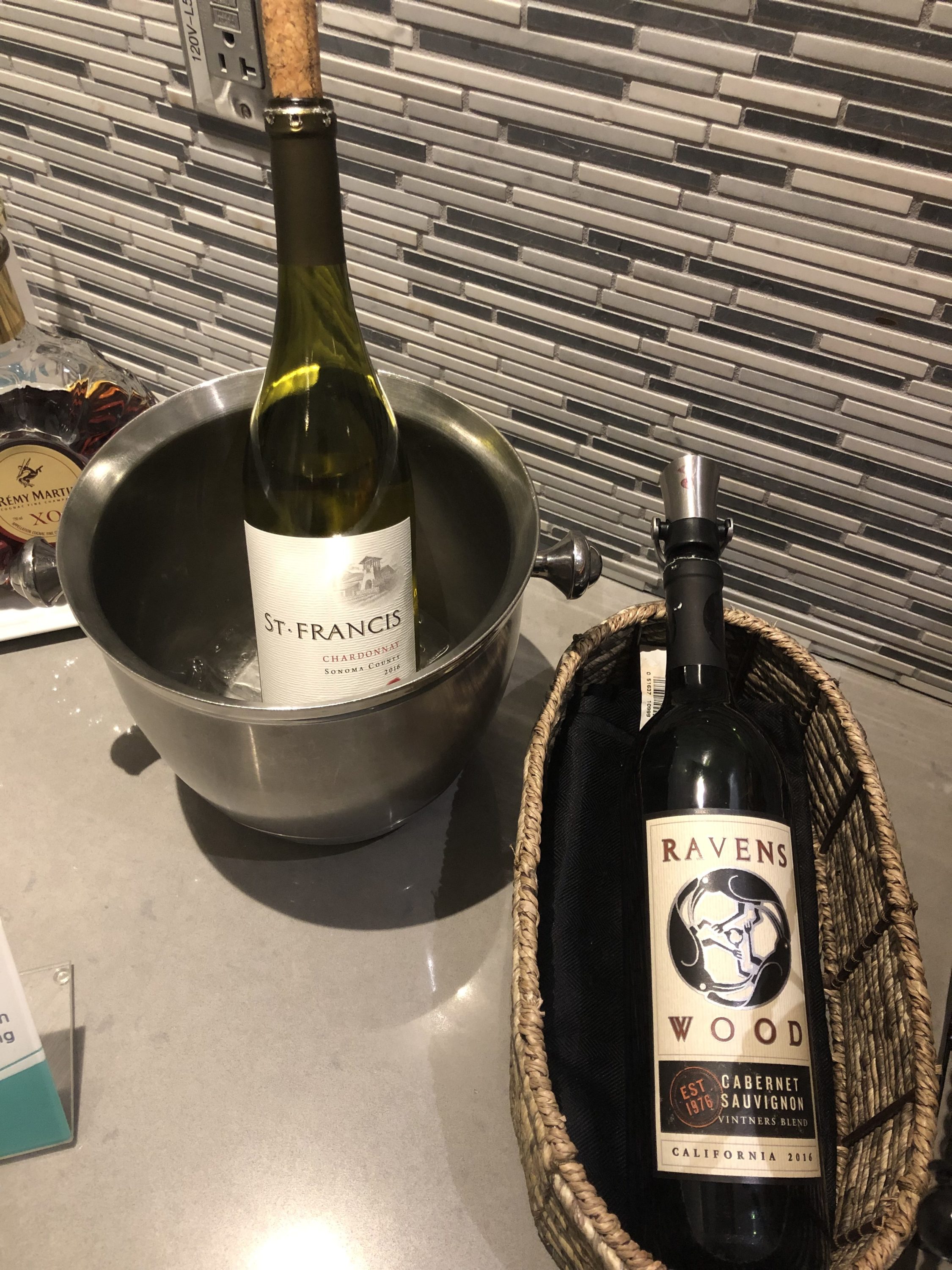 Korean Air lounge LAX wines