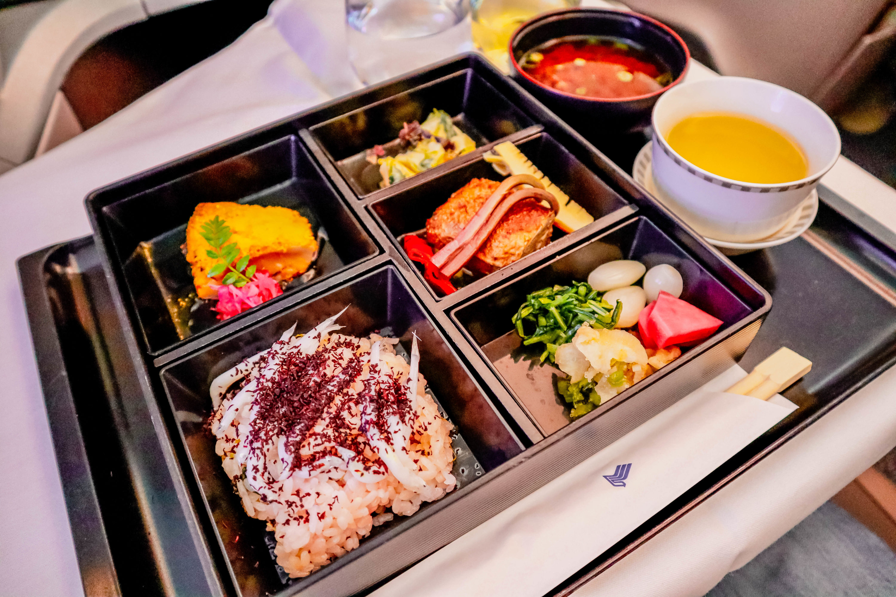 Singapore Airlines B787-10 Regional Business Class: Hanakoireki Meal