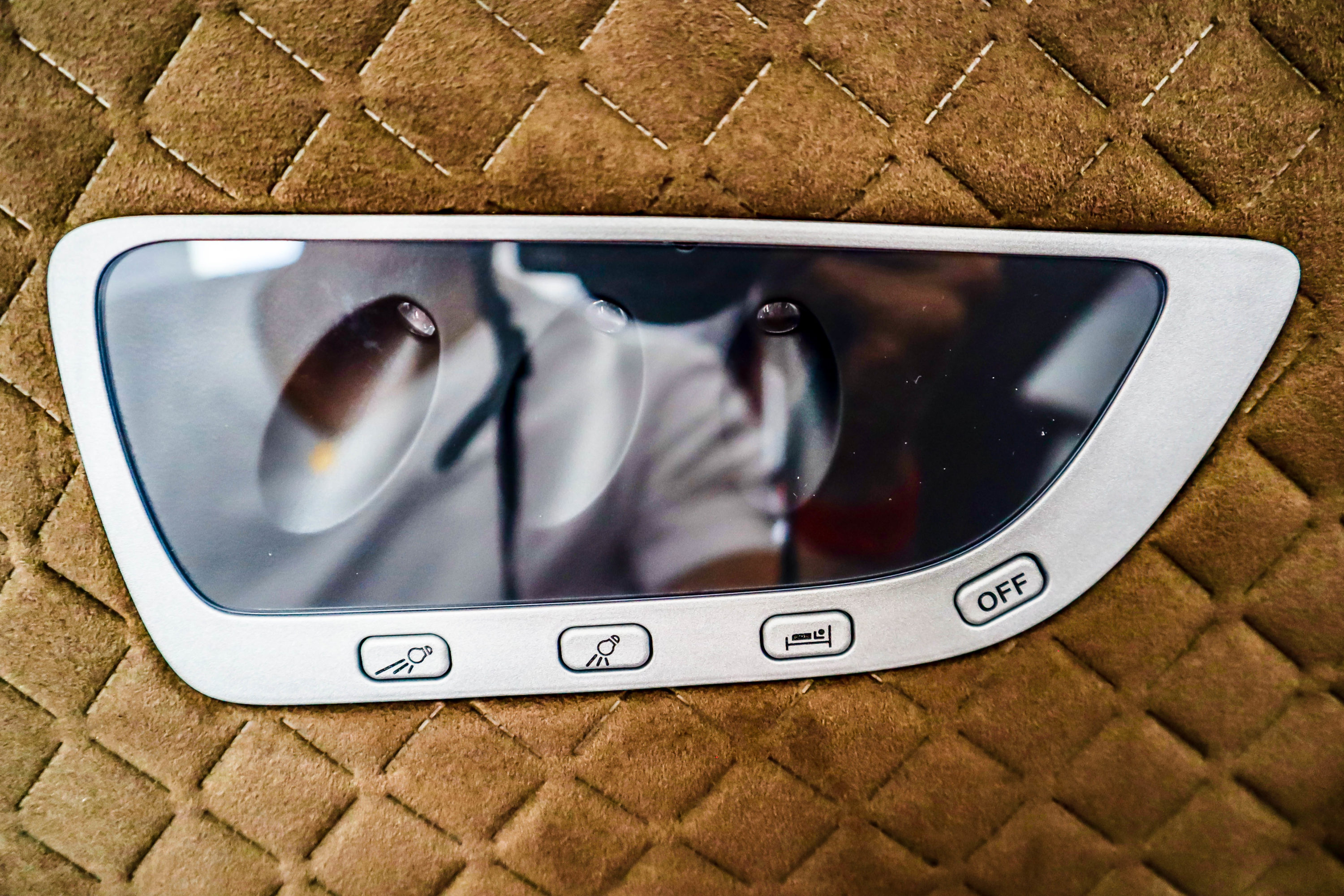 Singapore Airlines B787-10 Regional Business Class: LED Lights
