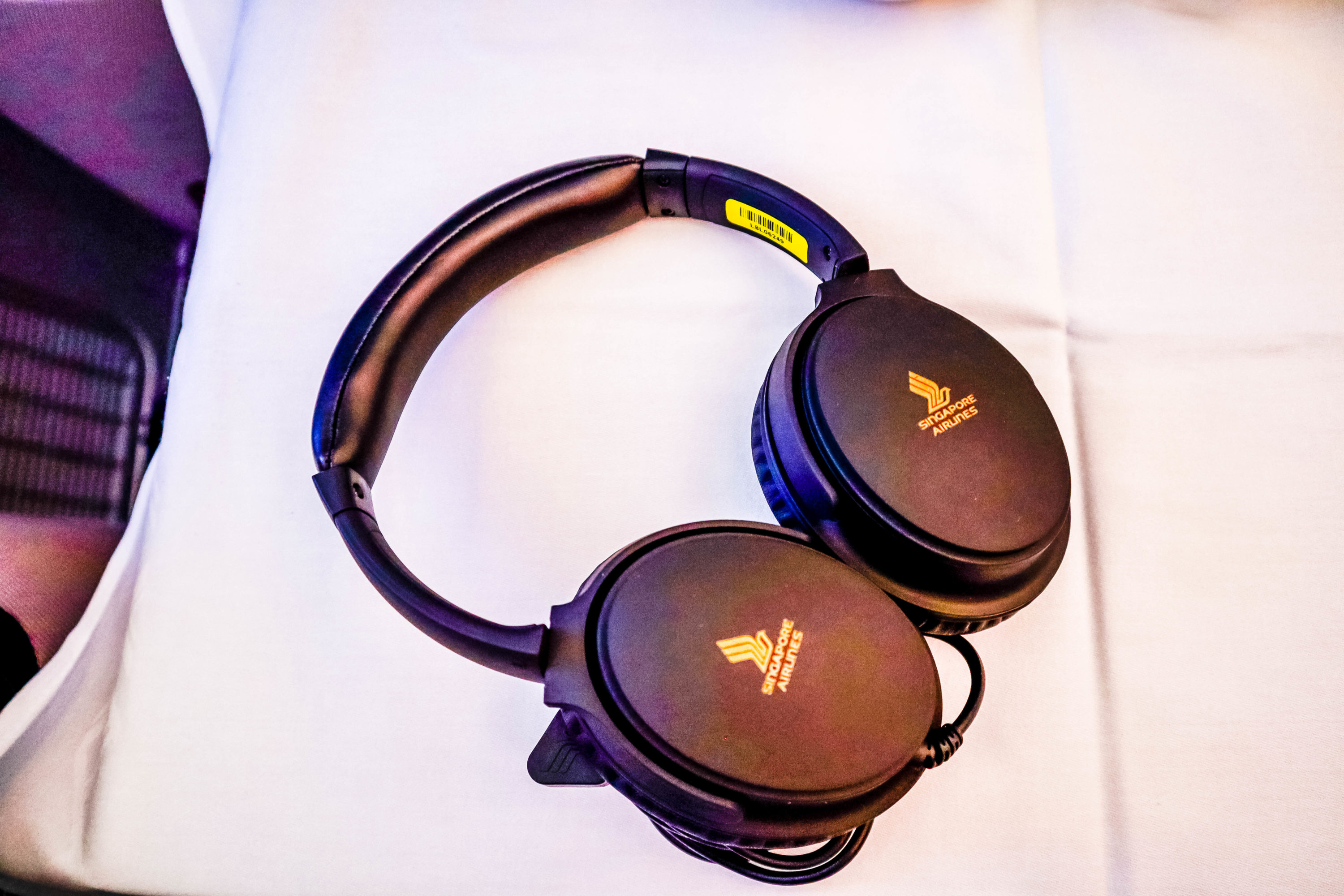 Singapore Airlines Boeing 787-10 Regional Business Class: Headphones