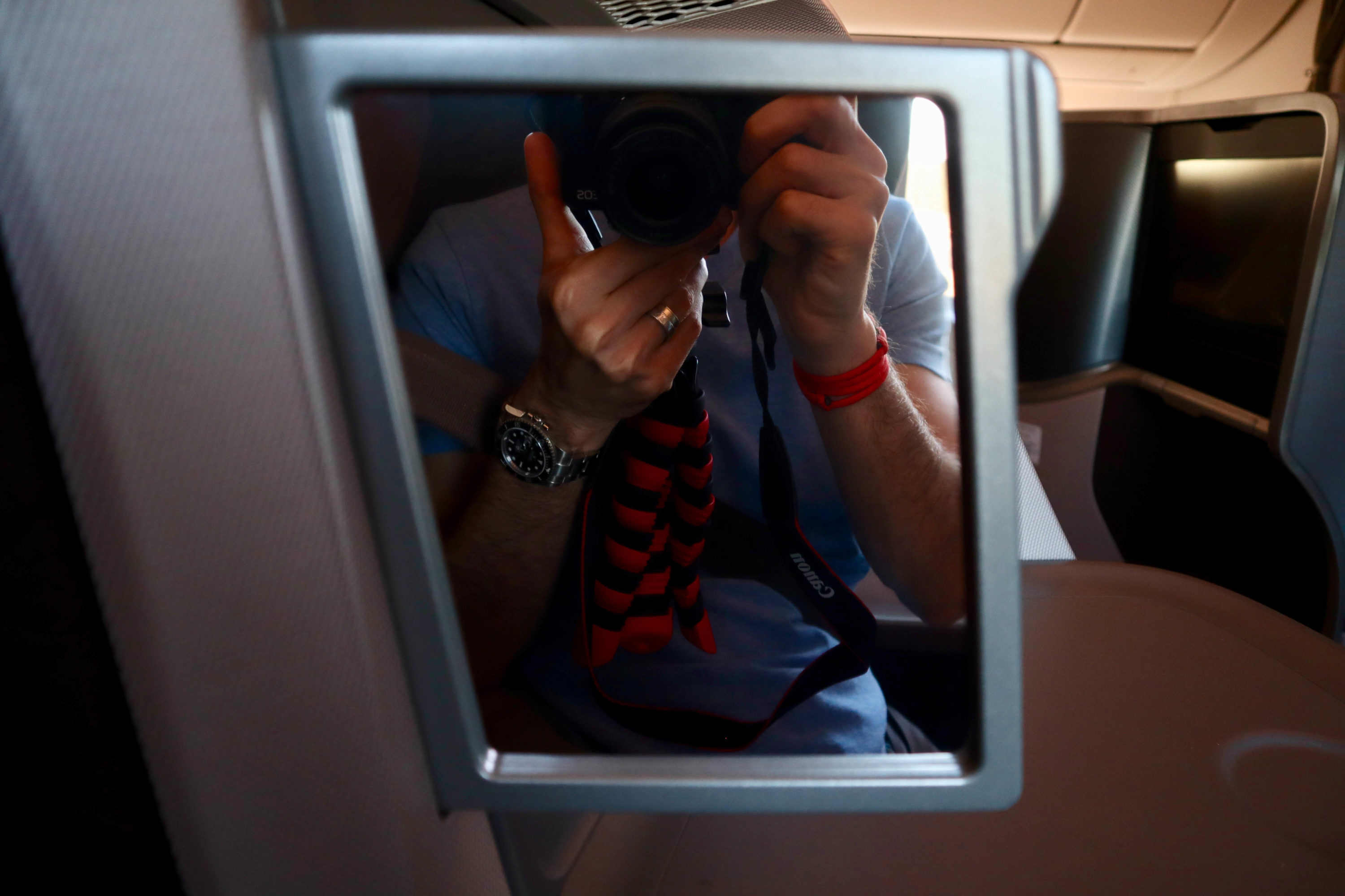 Singapore Airlines Boeing 787-10 Regional Business Class: Vanity Mirror