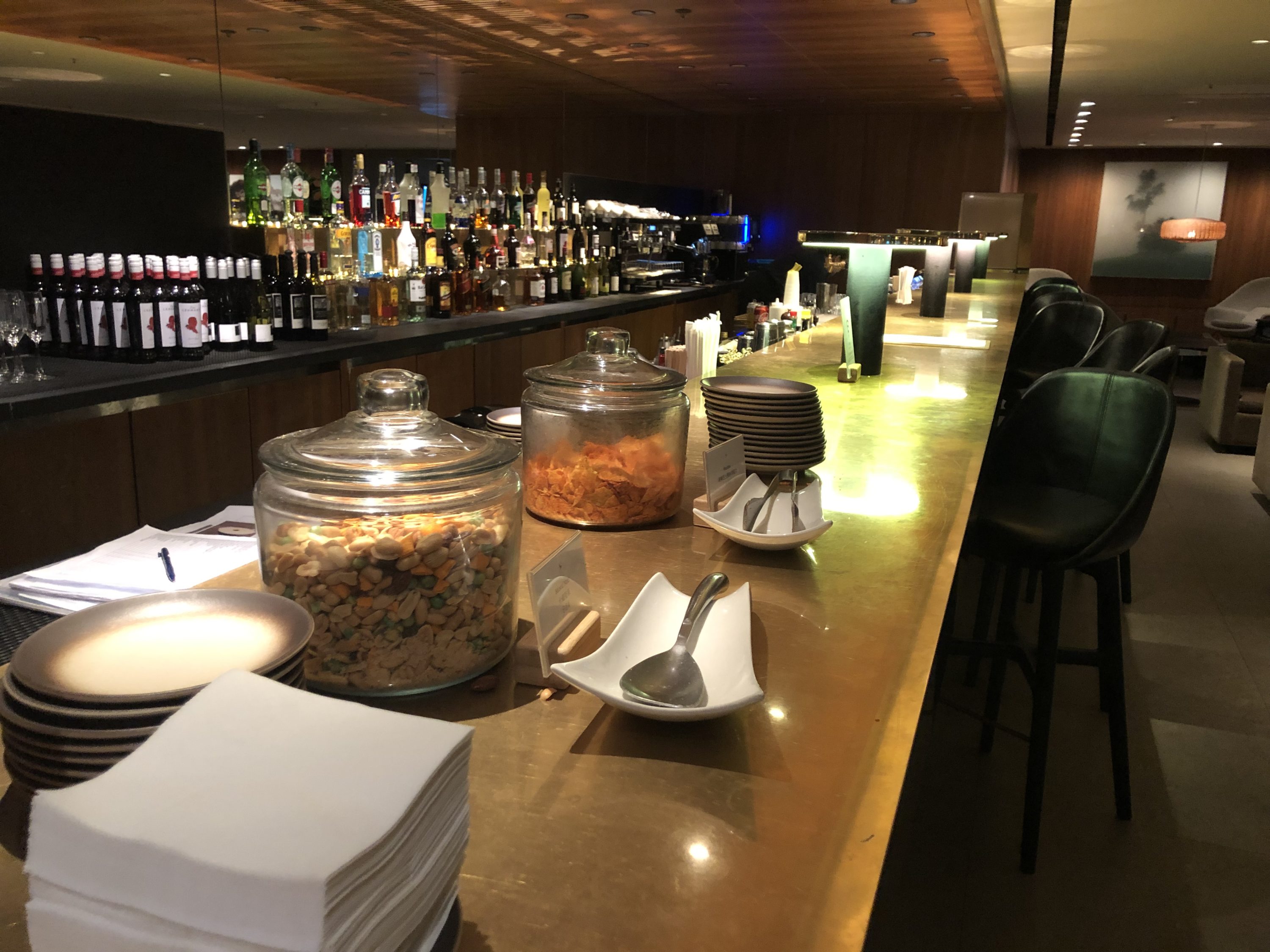 The Pier, Business at Hong Kong International Airport bar