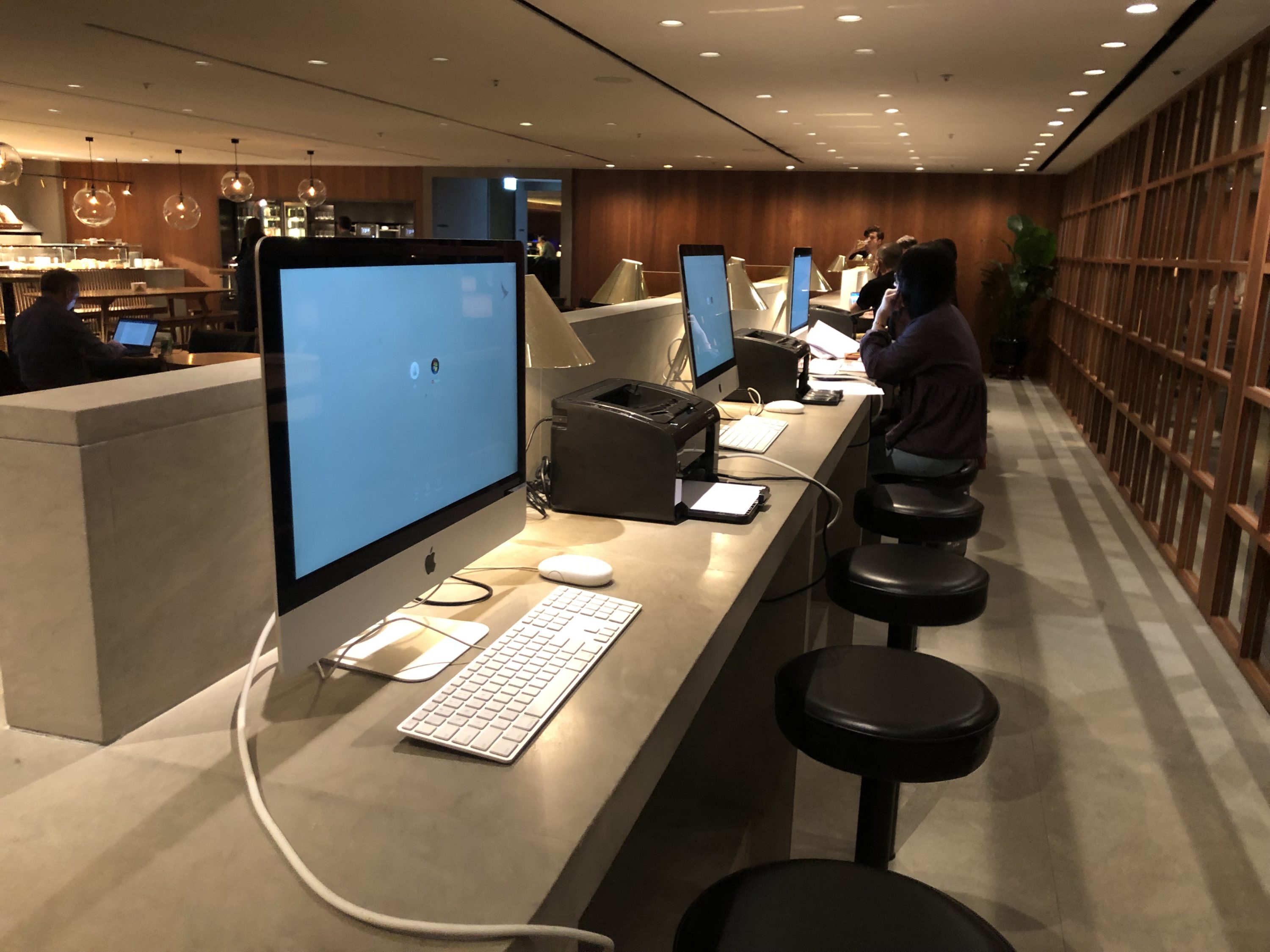 The Pier, Business at Hong Kong International Airport business center