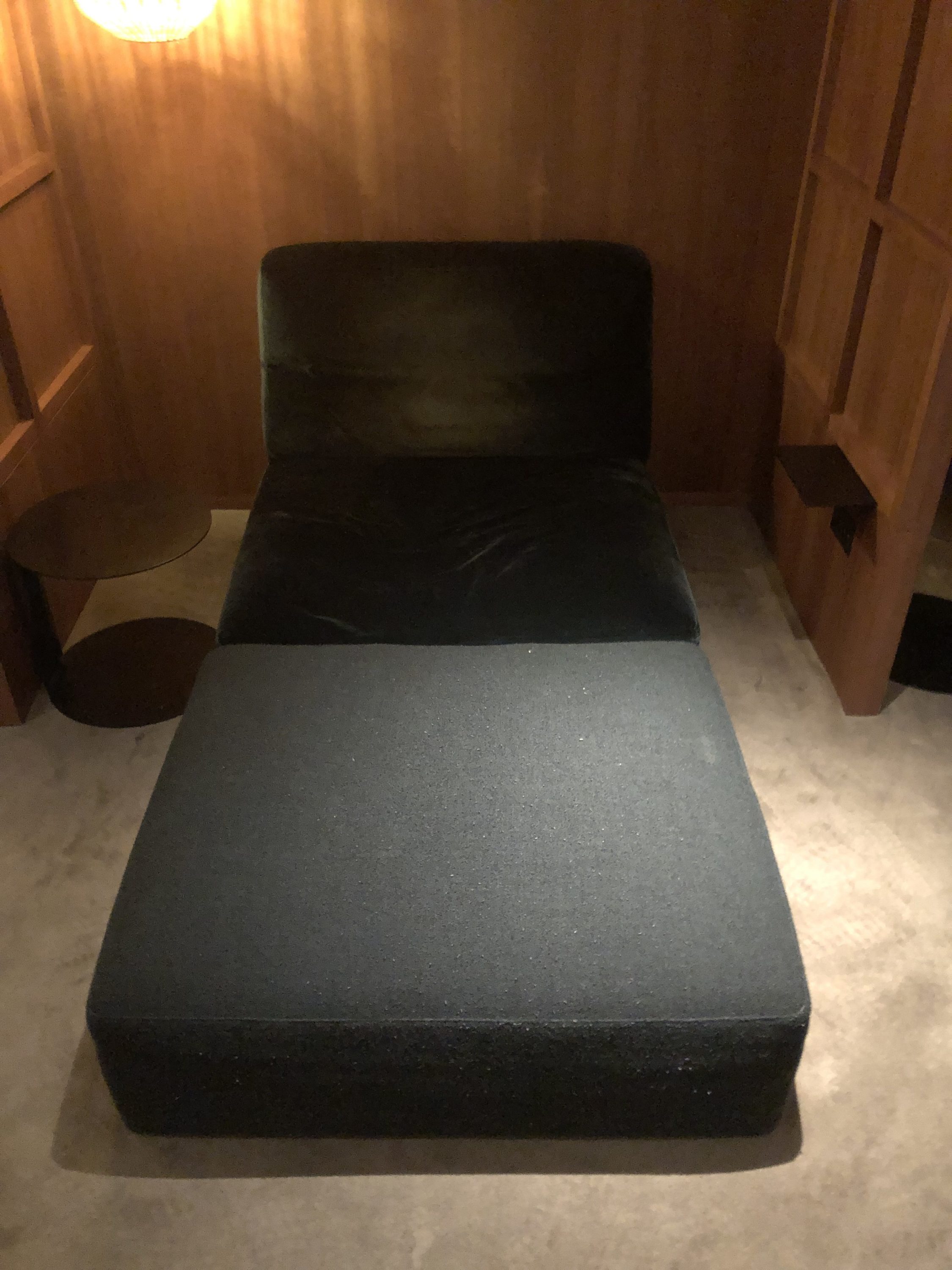 The Pier, Business at Hong Kong International Airport day bed