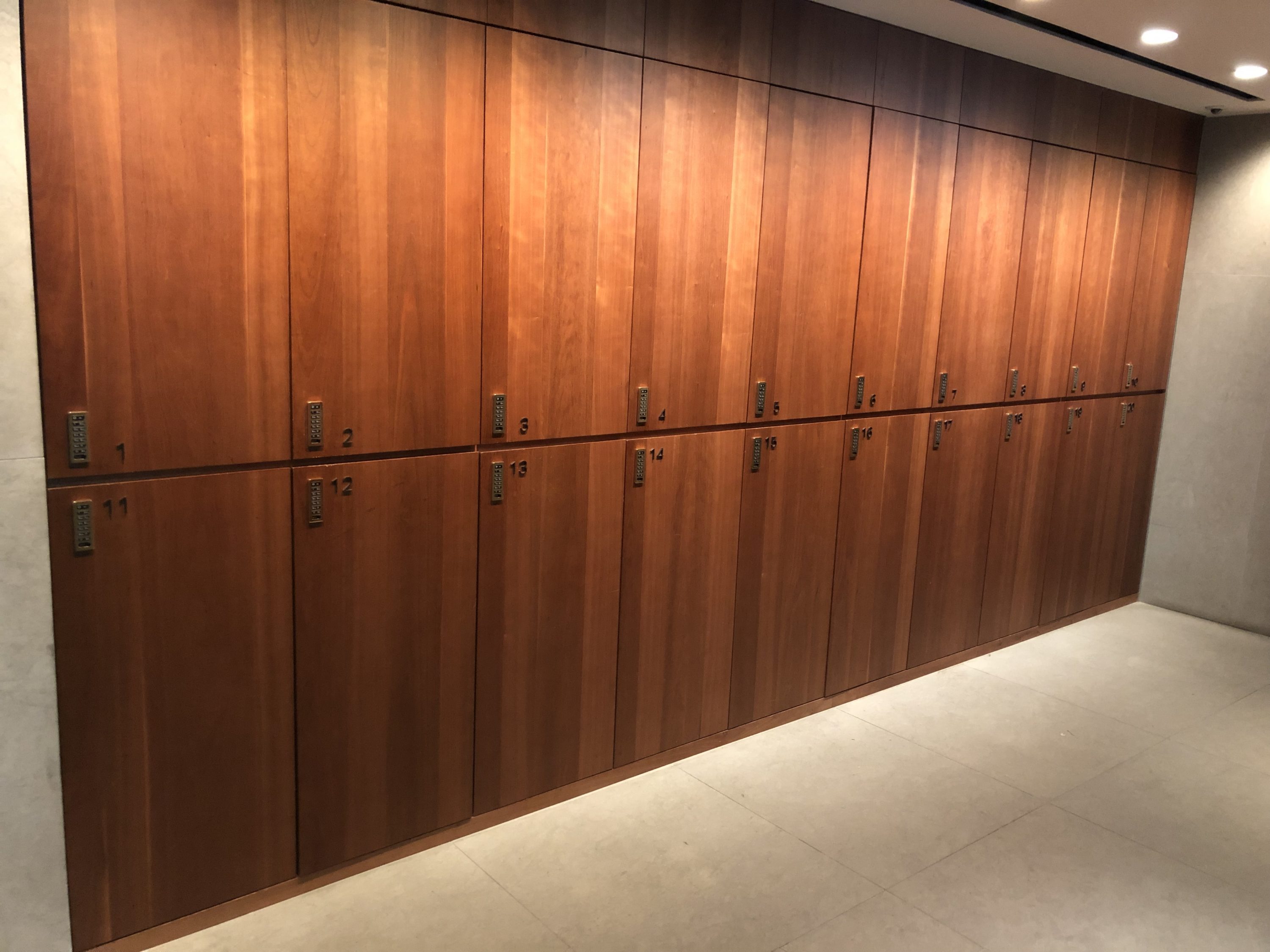 The Pier, Business at Hong Kong International Airport luggage storage