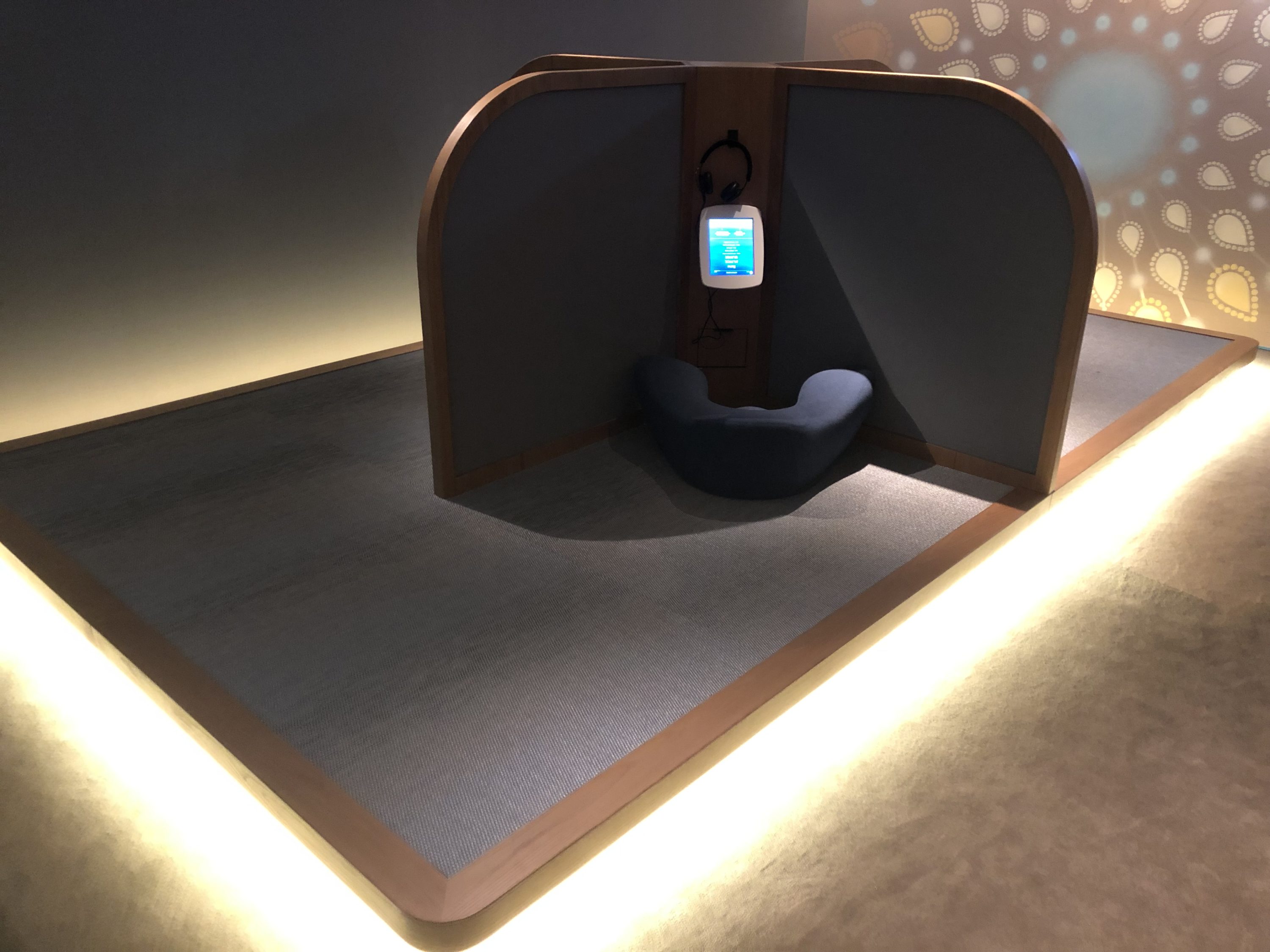 The Pier, Business at Hong Kong International Airport meditation room