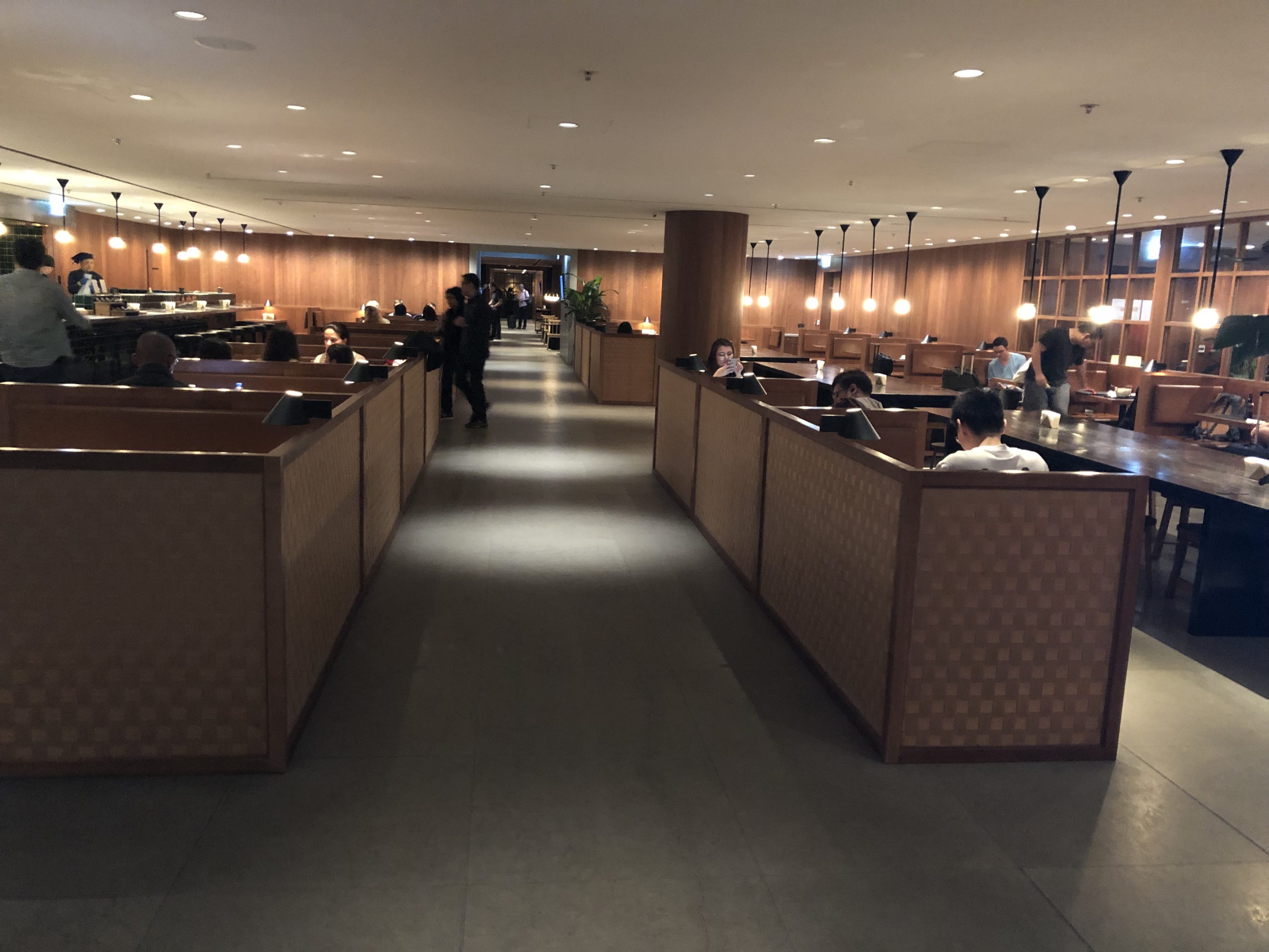 The Pier, Business at Hong Kong International Airport noodle bar seating