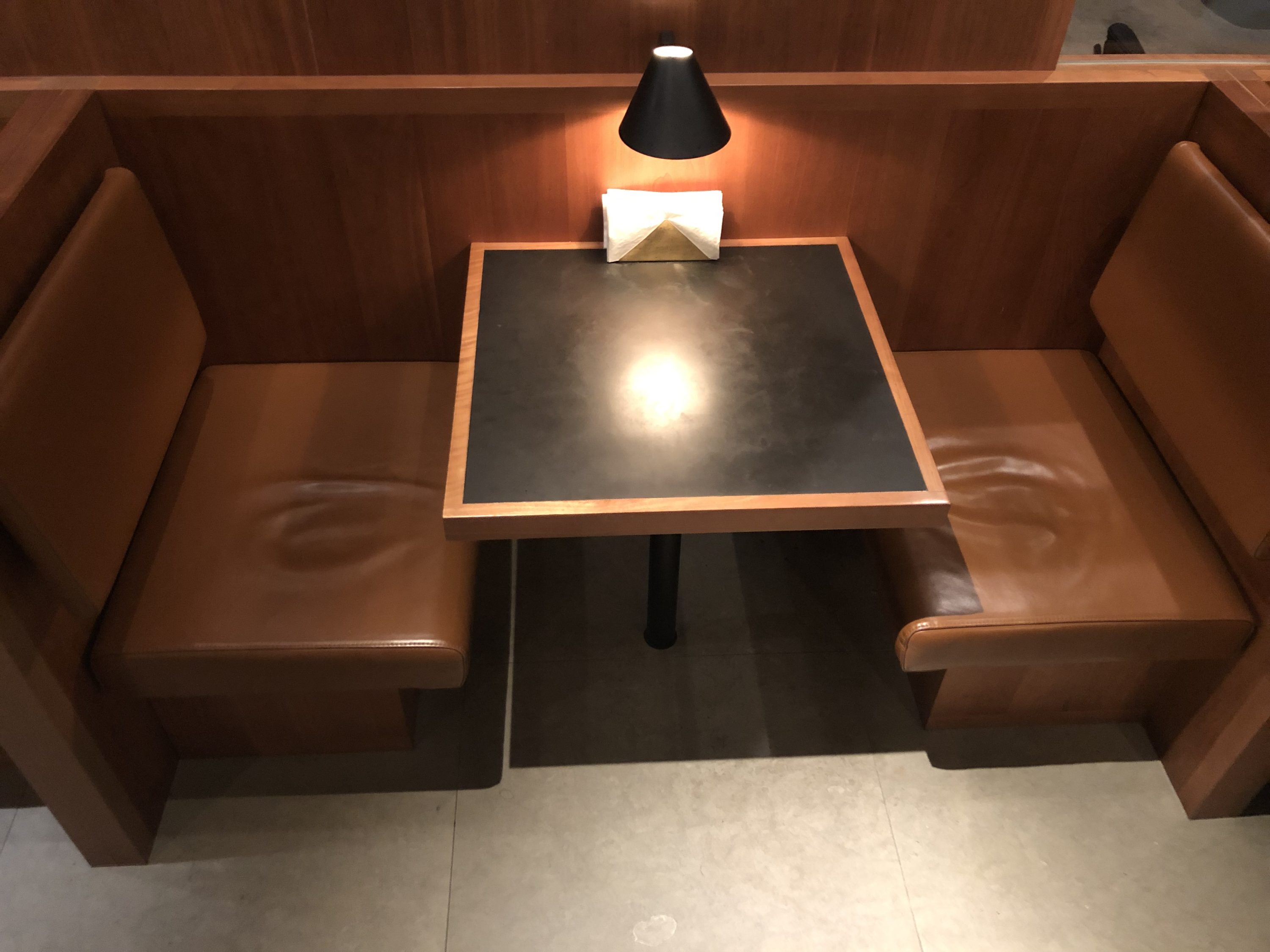 The Pier, Business at Hong Kong International Airport noodle bar table seating