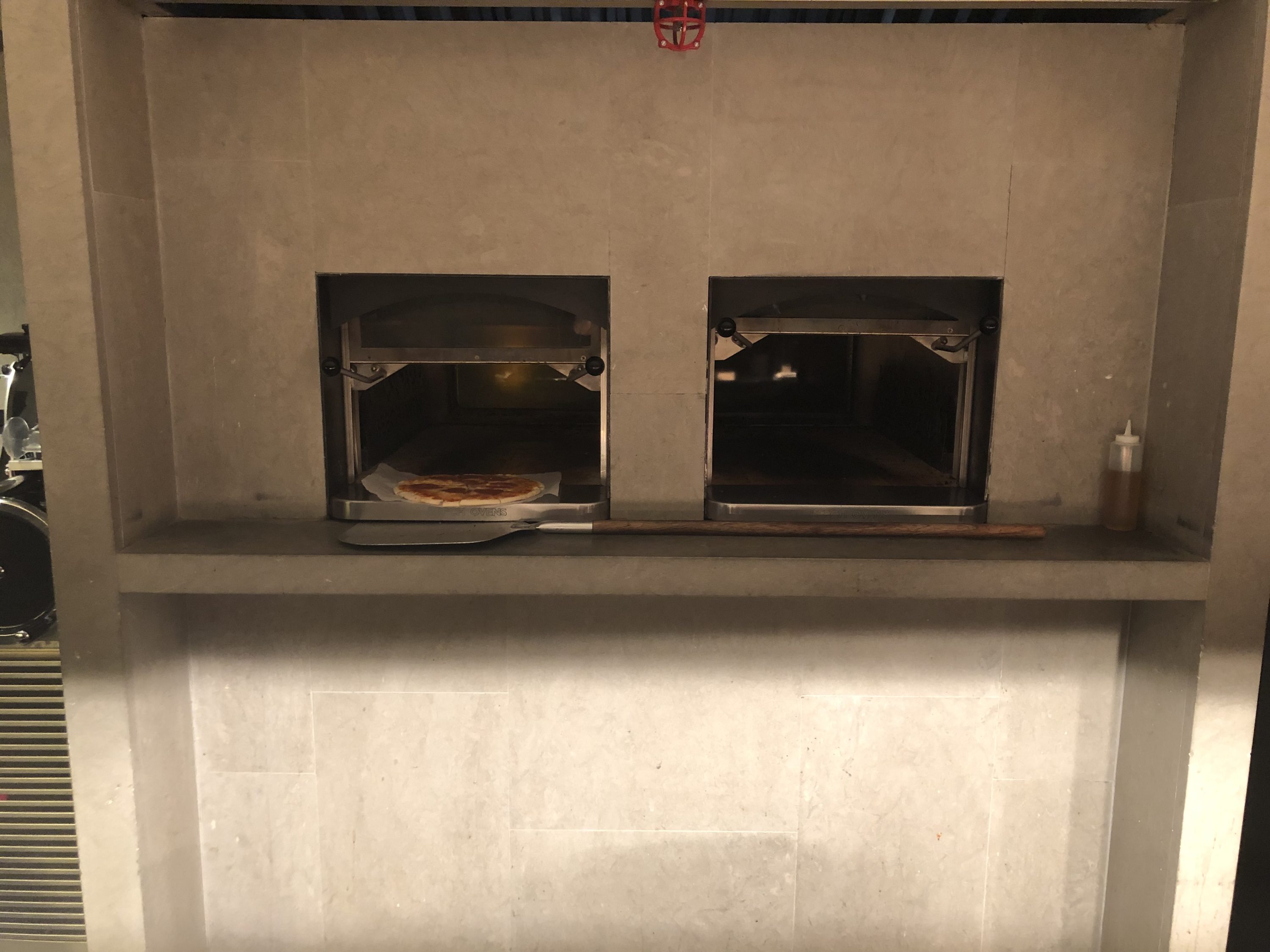 The Pier, Business at Hong Kong International Airport pizza oven