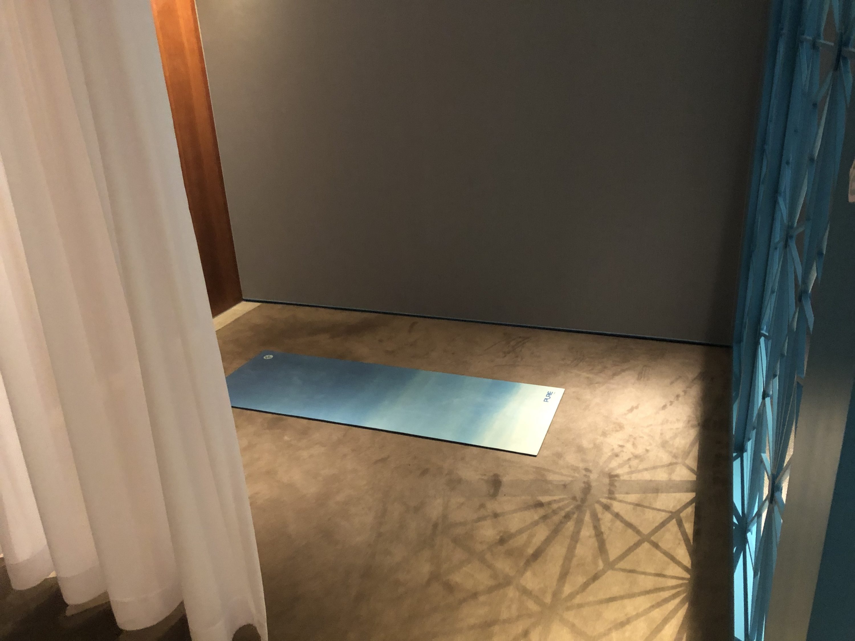 The Pier, Business at Hong Kong International Airport private yoga station