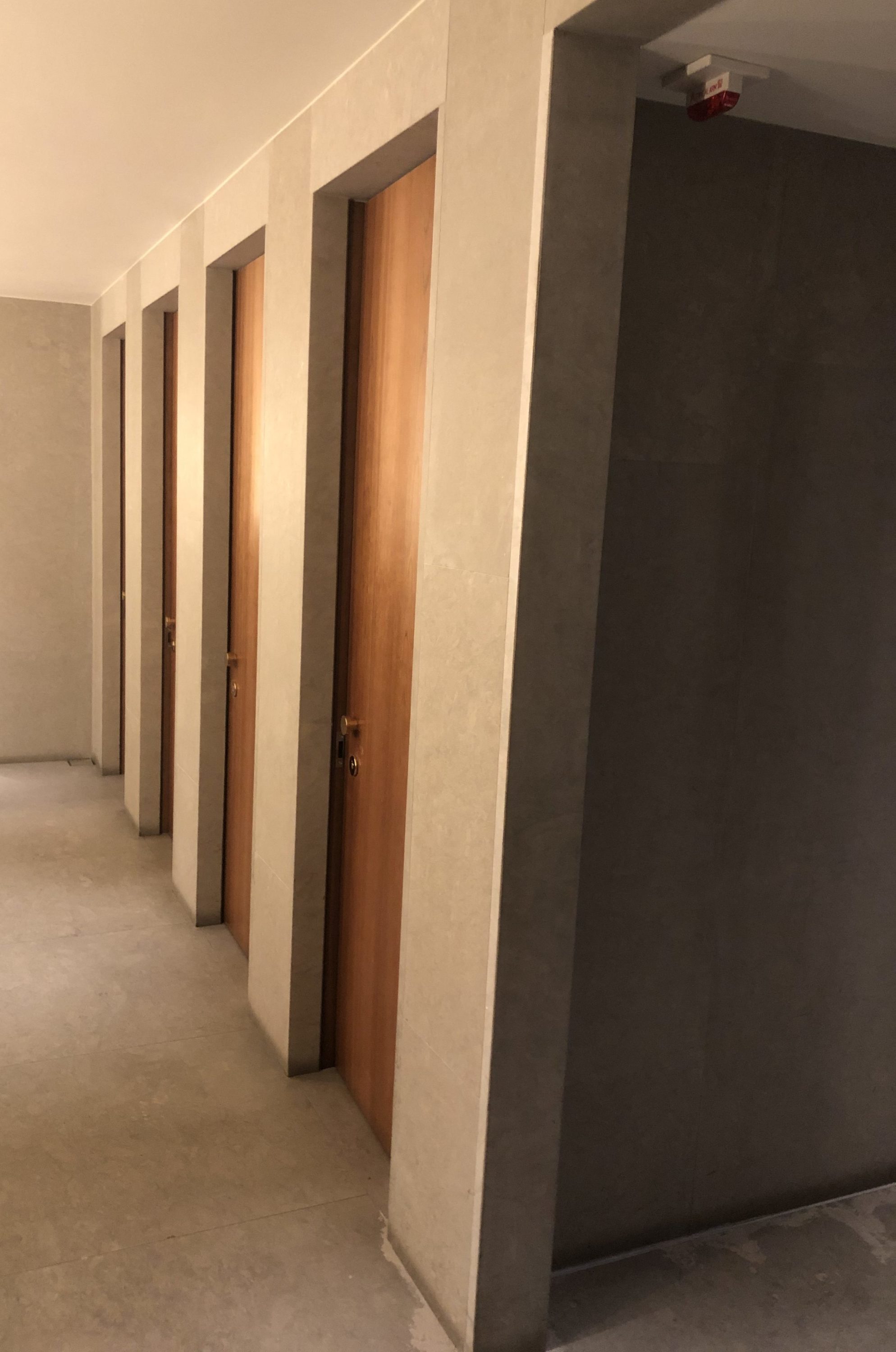 The Pier, Business at Hong Kong International Airport restroom stalls