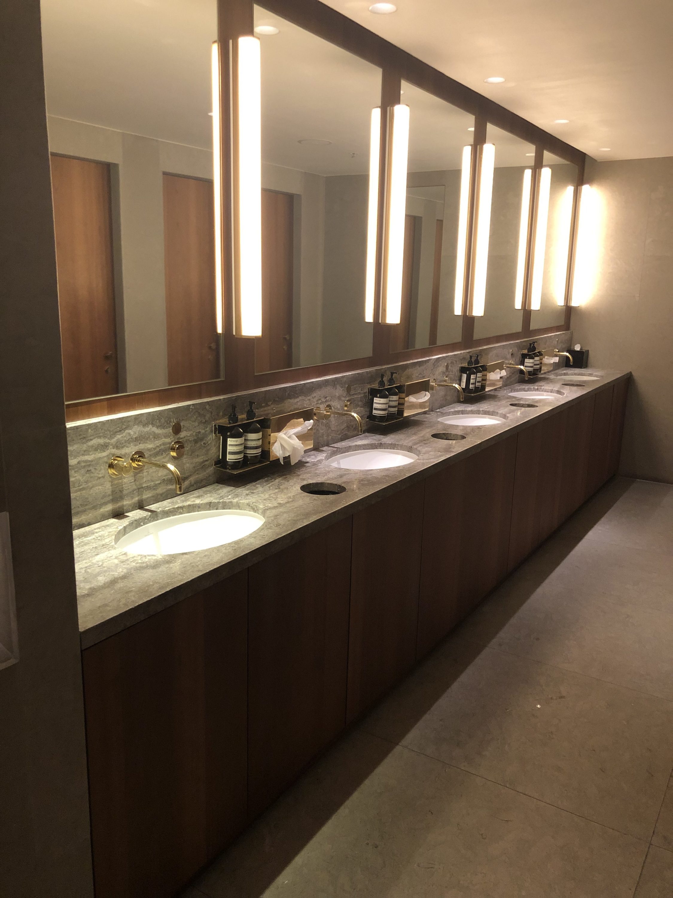 The Pier, Business at Hong Kong International Airport restrooms