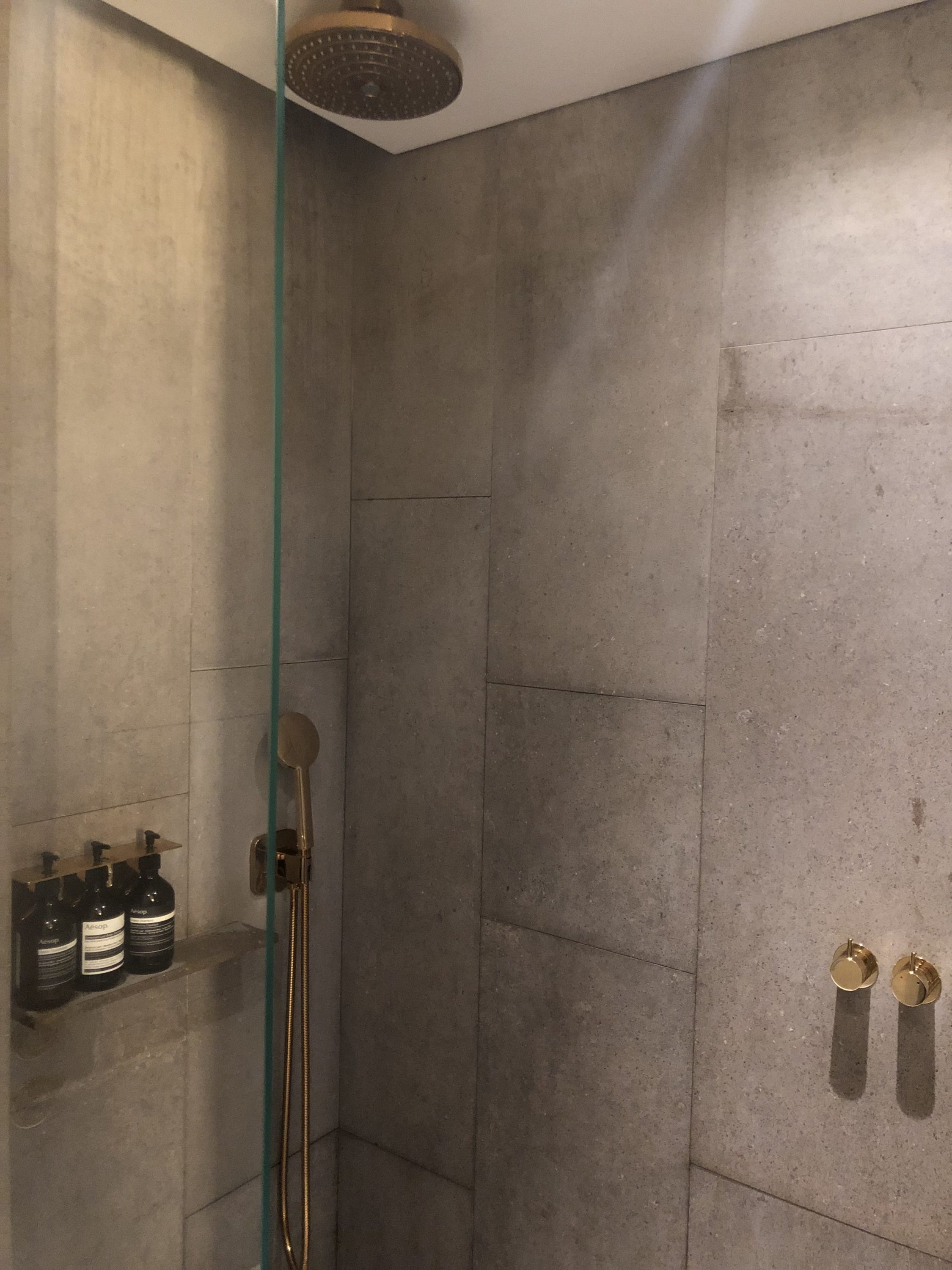 The Pier, Business at Hong Kong International Airport shower