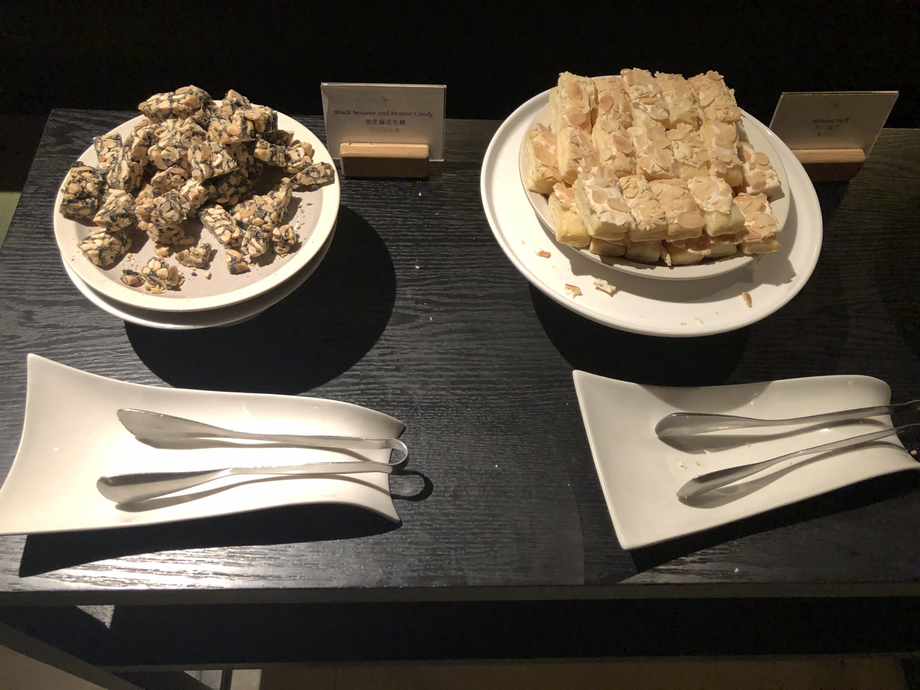The Pier, Business at Hong Kong International Airport tea house Chinese snacks