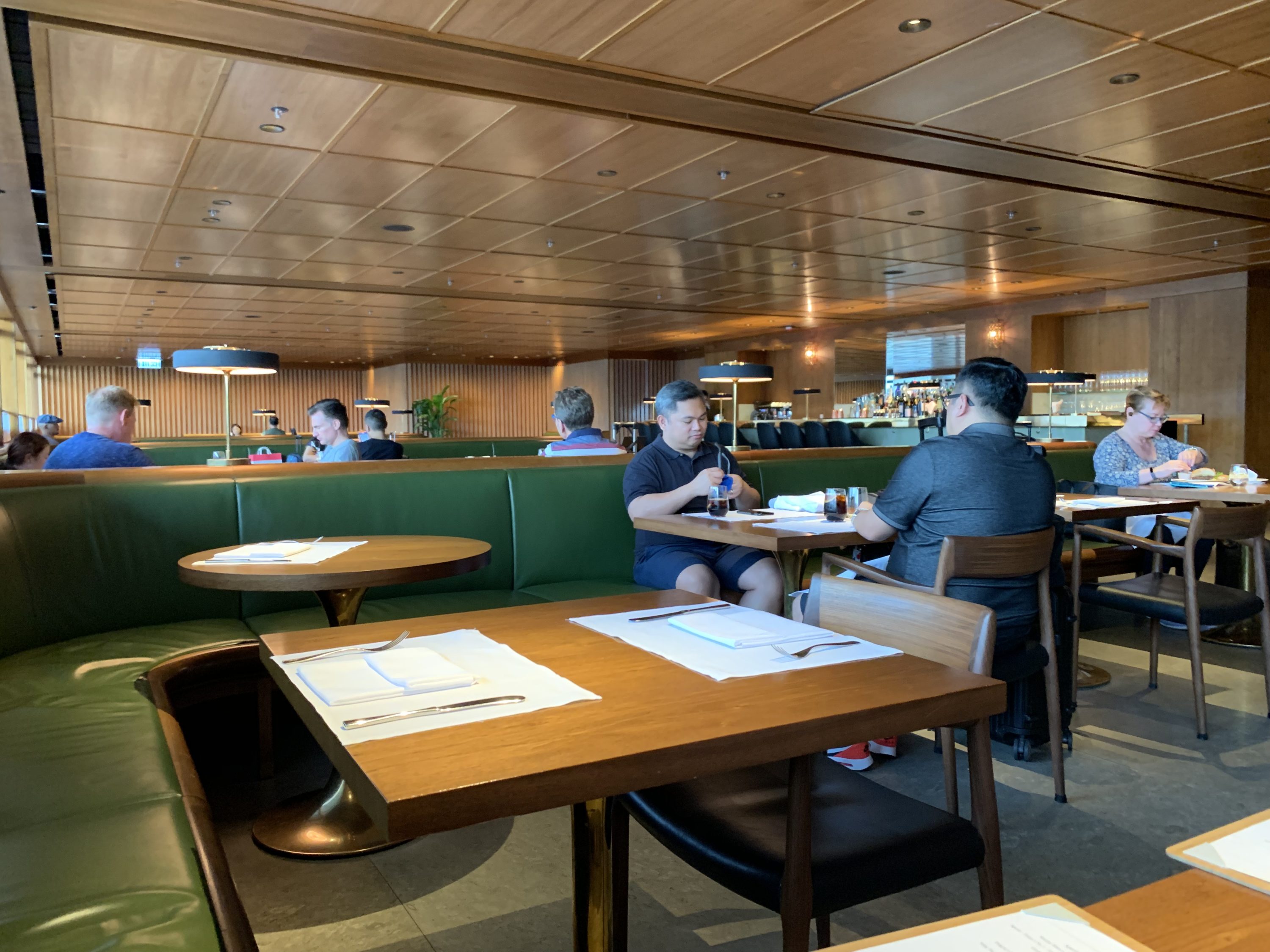 The Pier, First Lounge at Hong Kong International Airport Dining Room