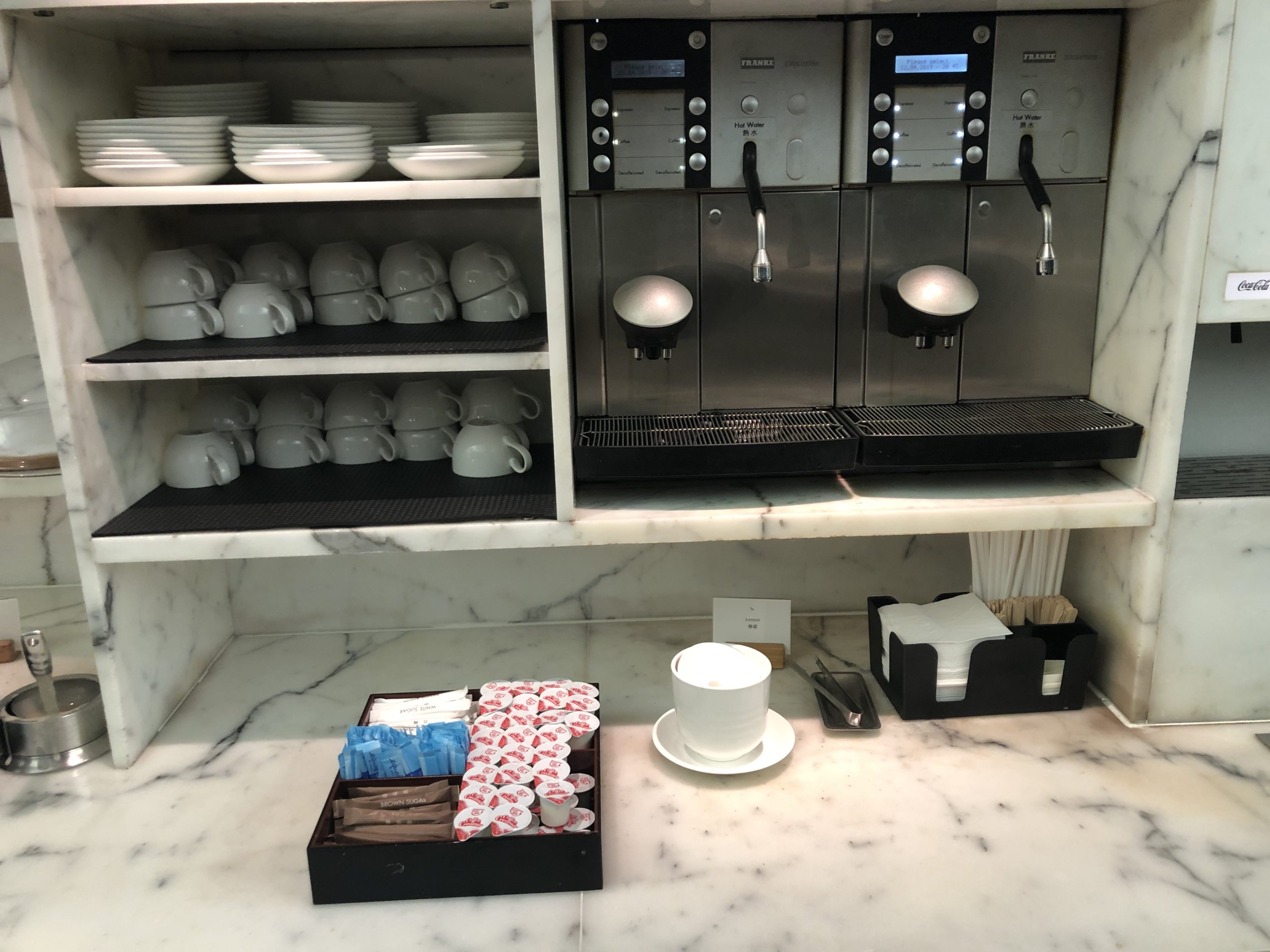 The Wing, Business at Hong Kong International Airport espresso bar