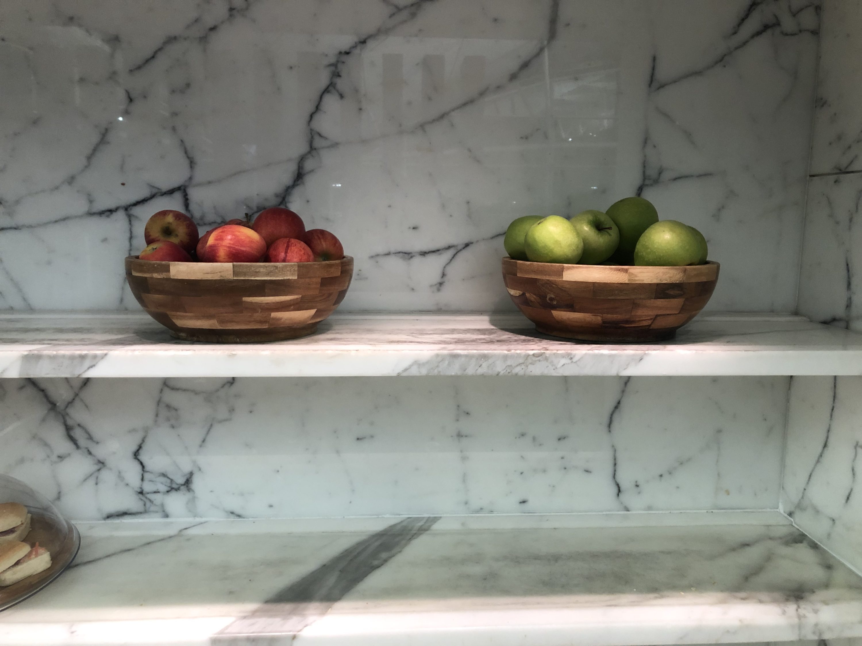 The Wing, Business at Hong Kong International Airport fresh fruit
