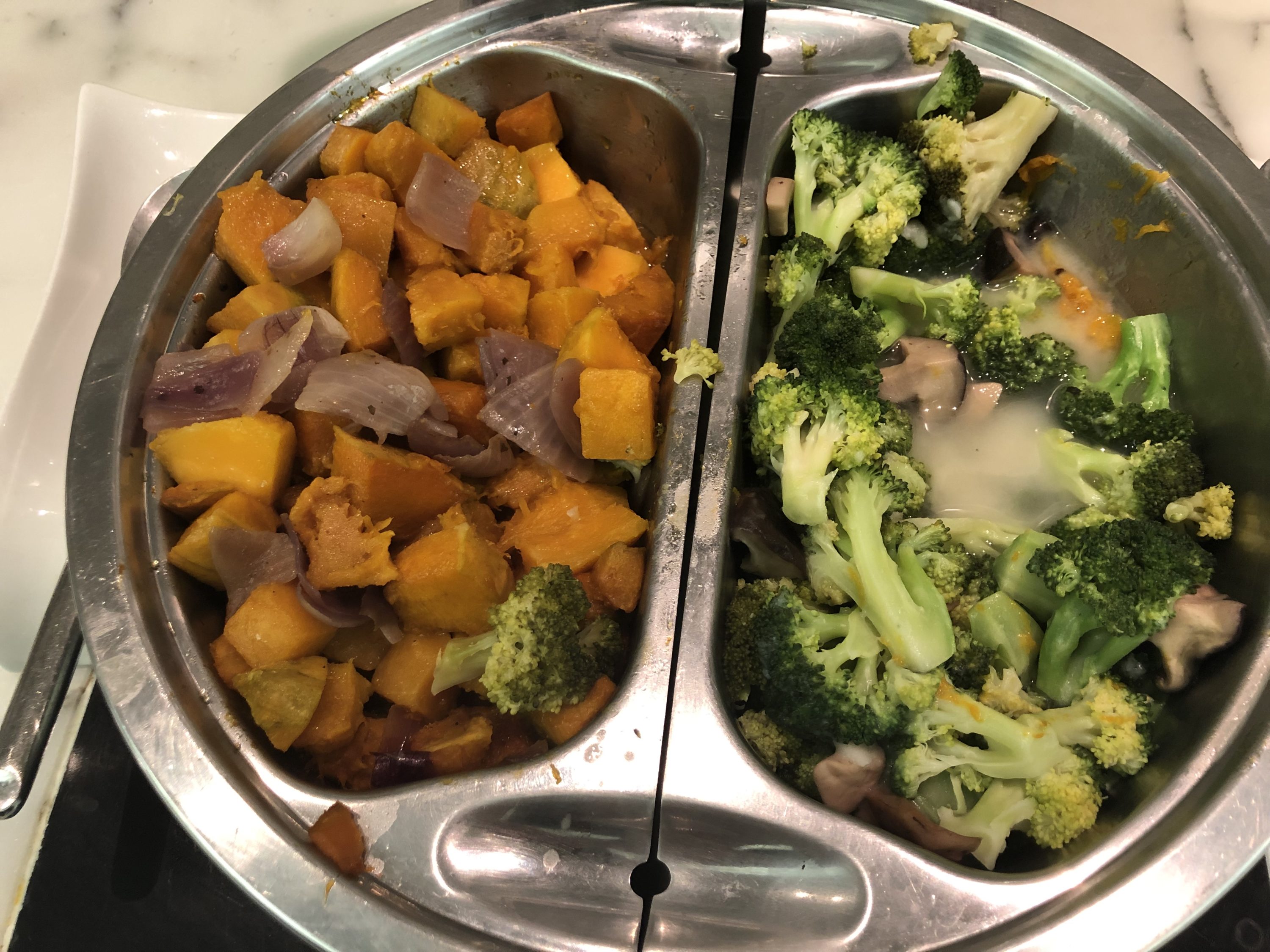 The Wing, Business at Hong Kong International Airport hot food 3