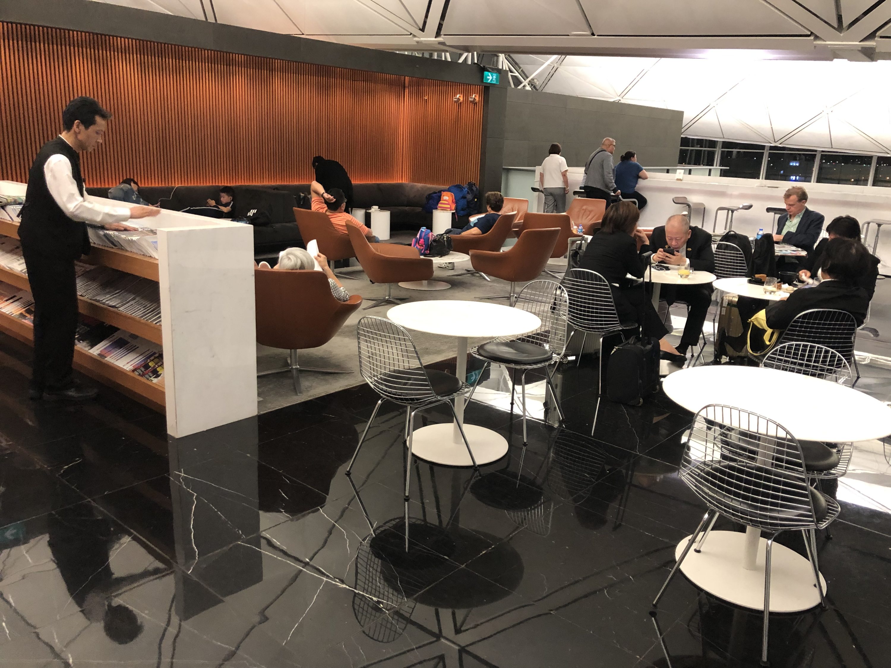 The Wing, Business at Hong Kong International Airport seating 5