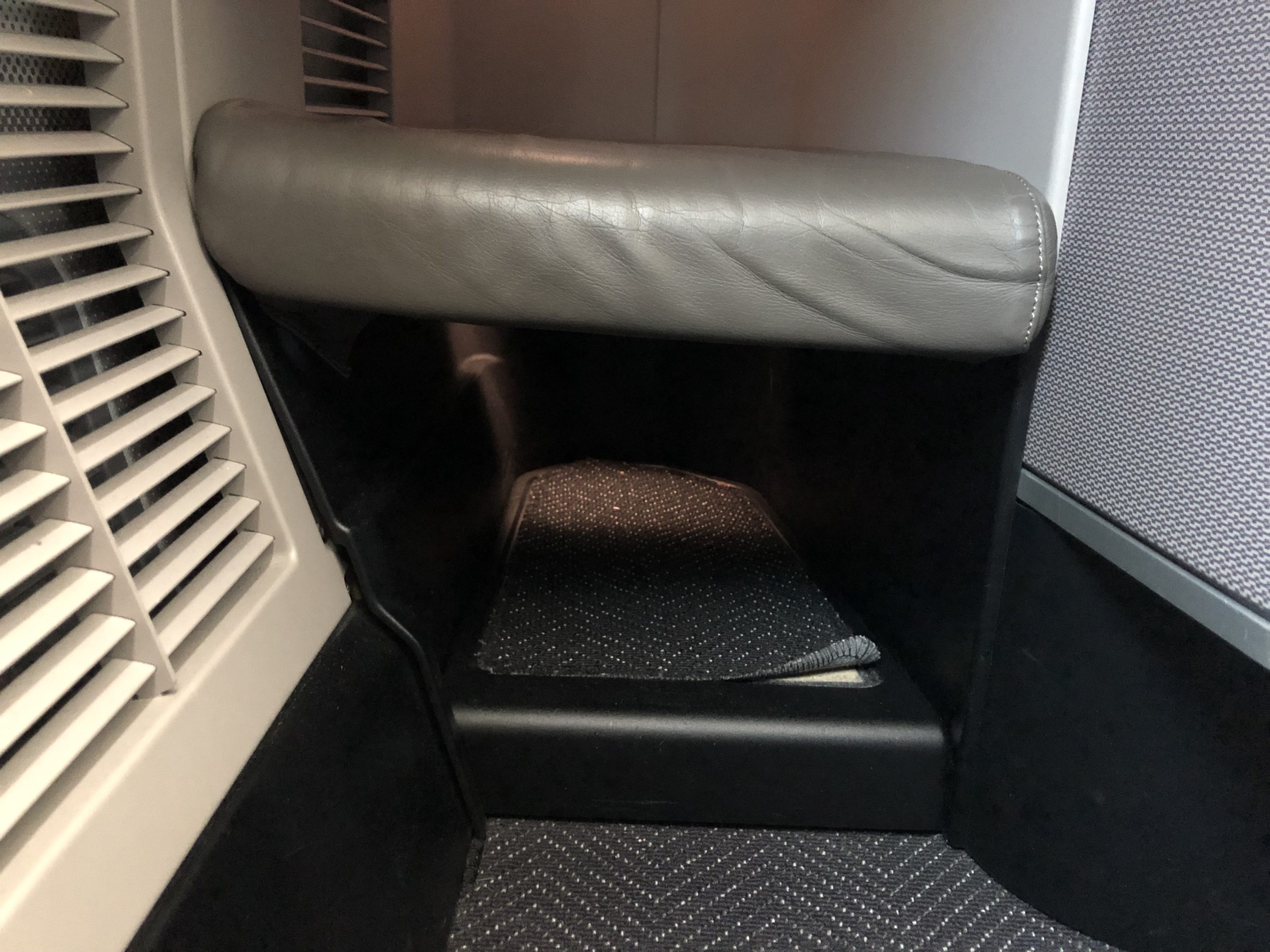 United Polaris 787-10 footwell level view