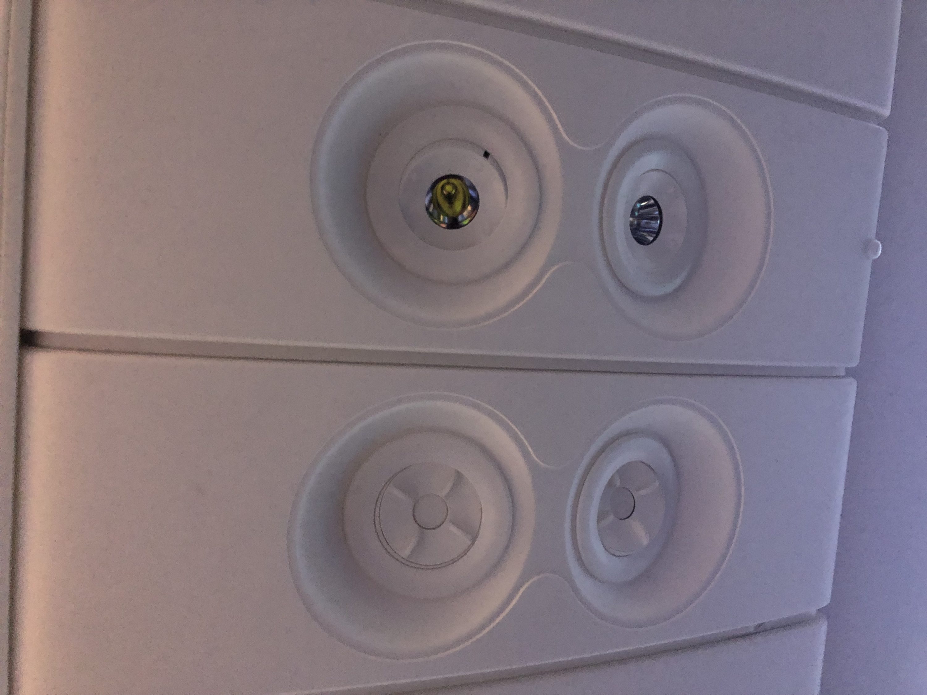 United Polaris 787-10 individual air nozzles