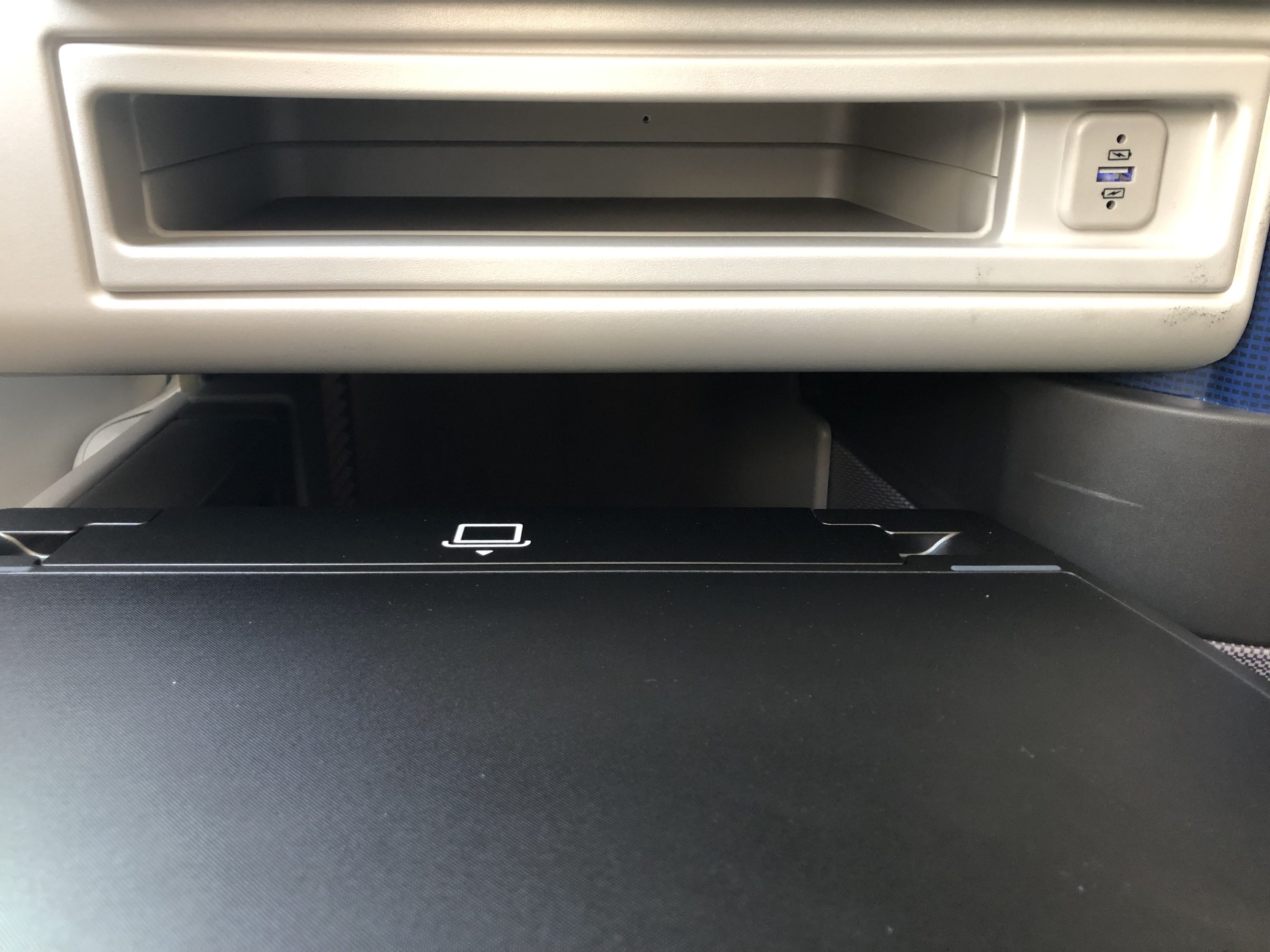 United Polaris 787-10 storage compartment 1