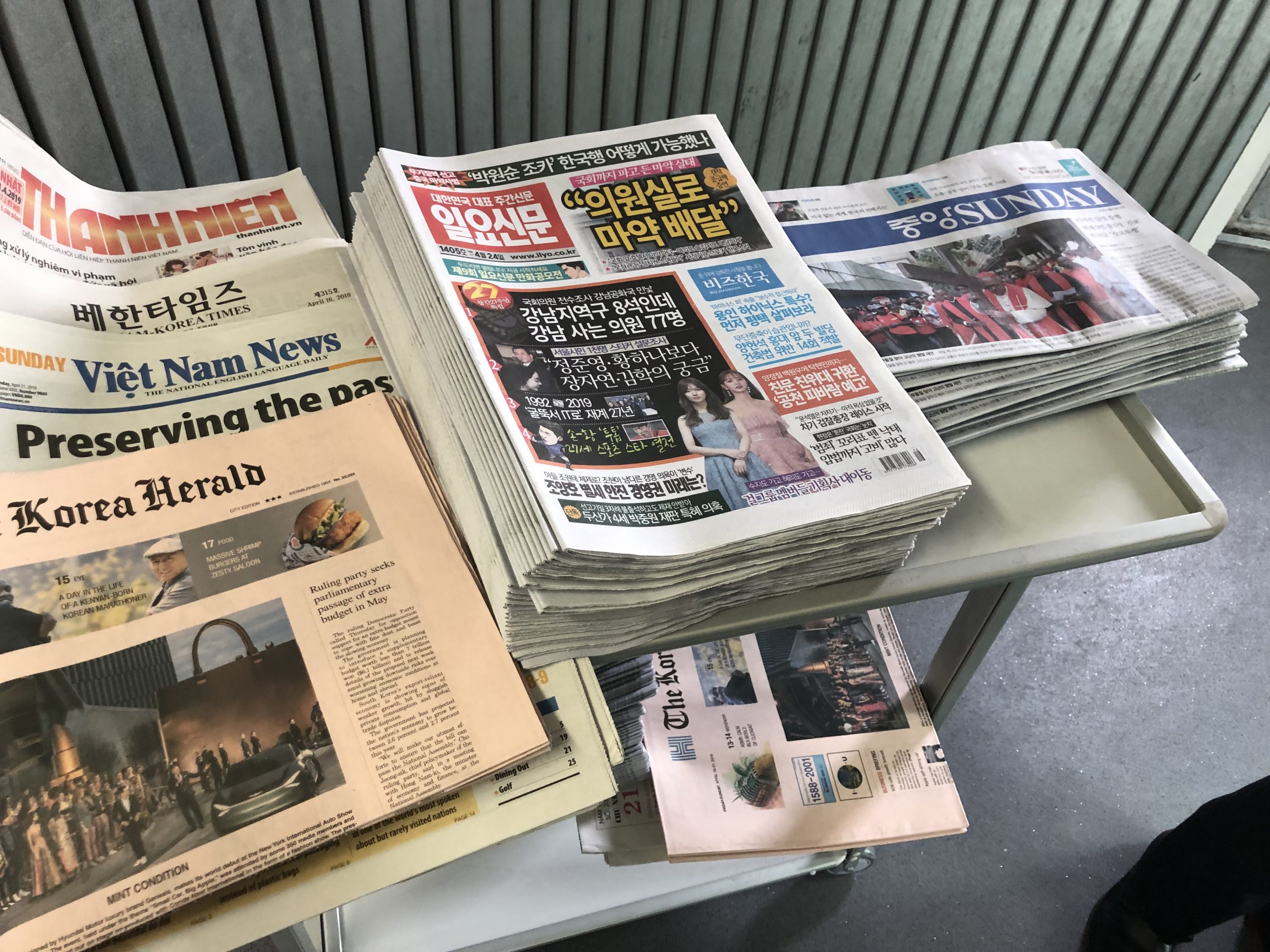 Vietnam Airlines 787-9 Newspapers Pre-Flight