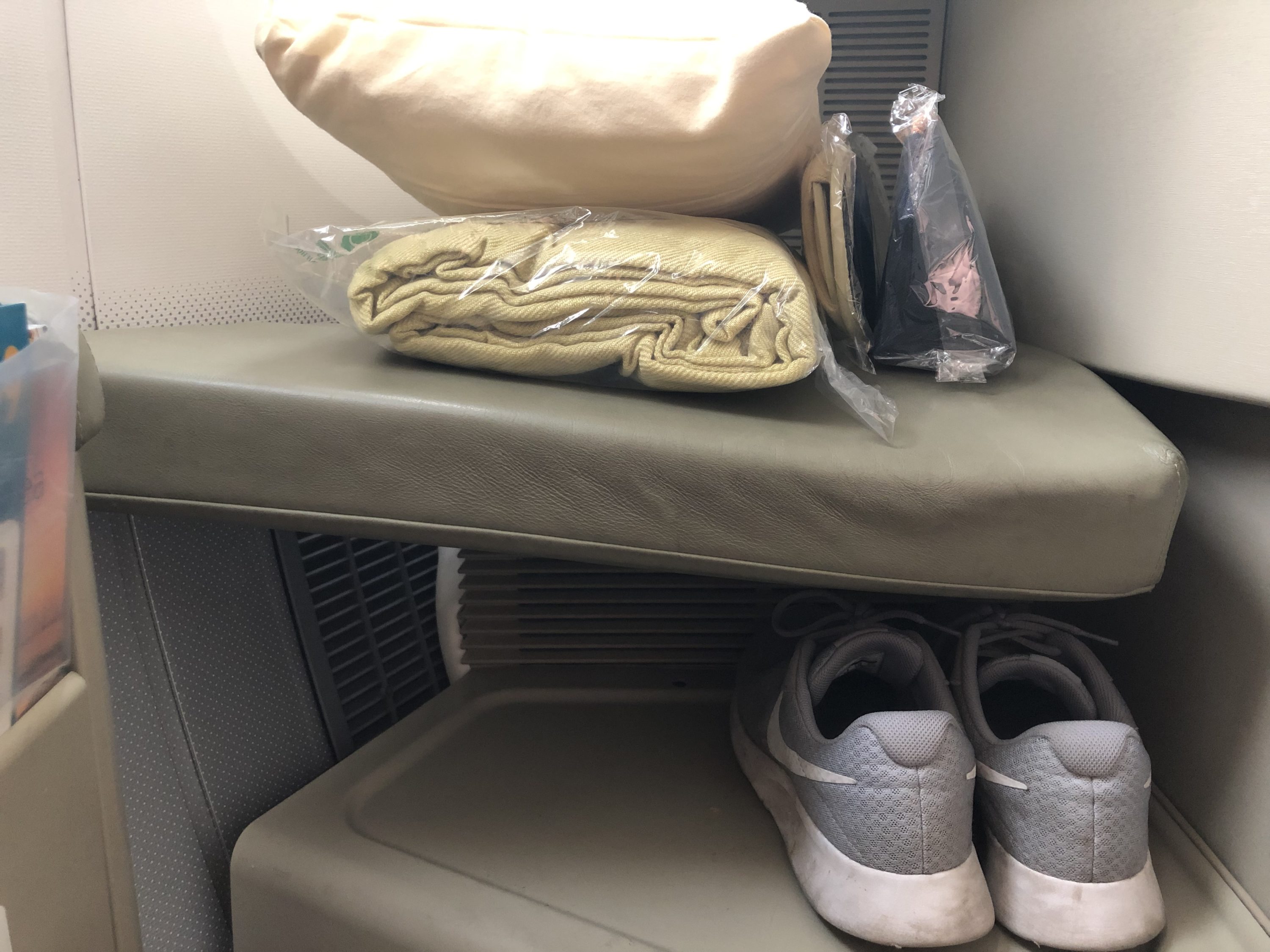 Vietnam Airlines 787-9 business class footwell