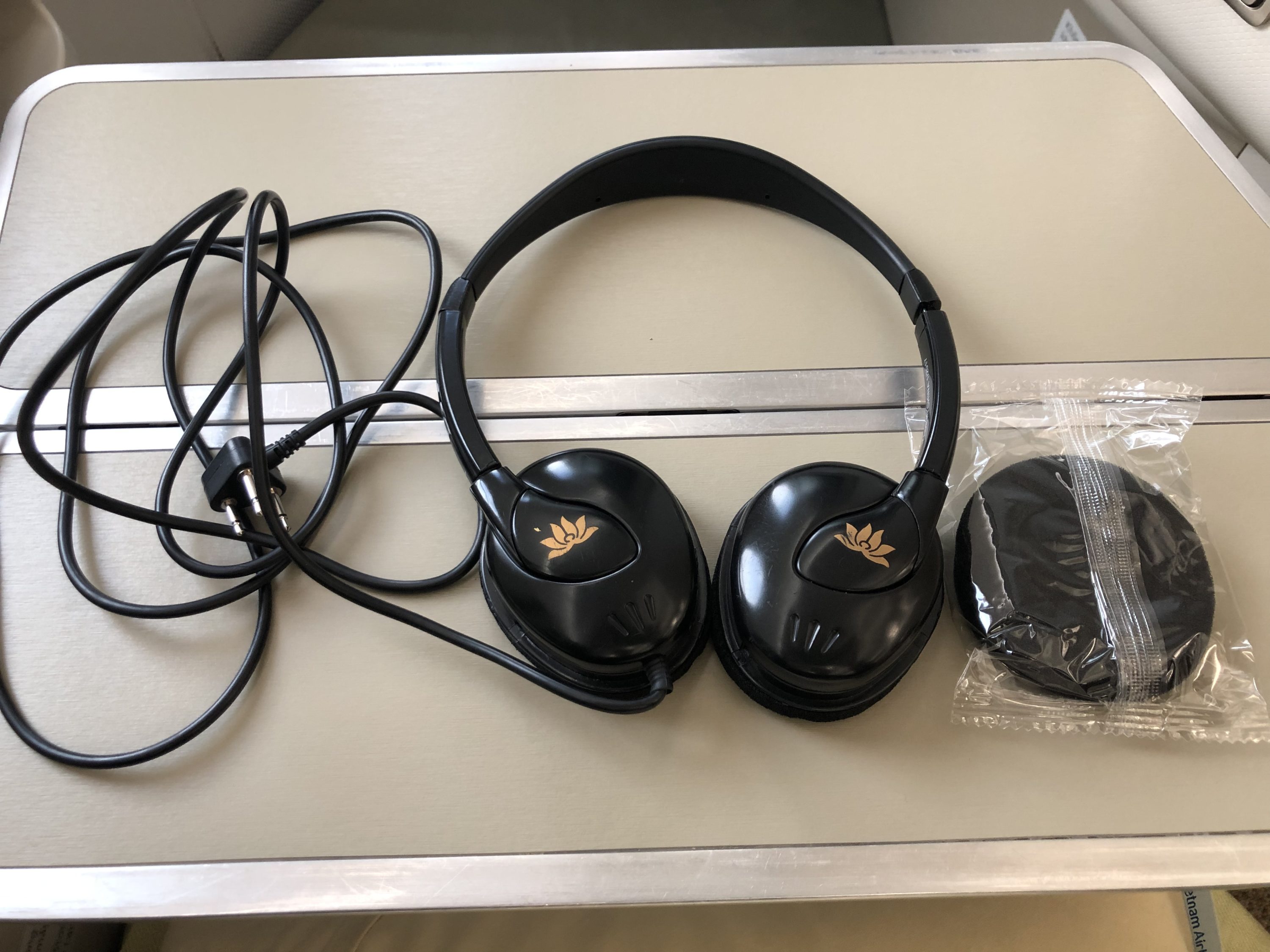 Vietnam Airlines 787-9 business class headphones