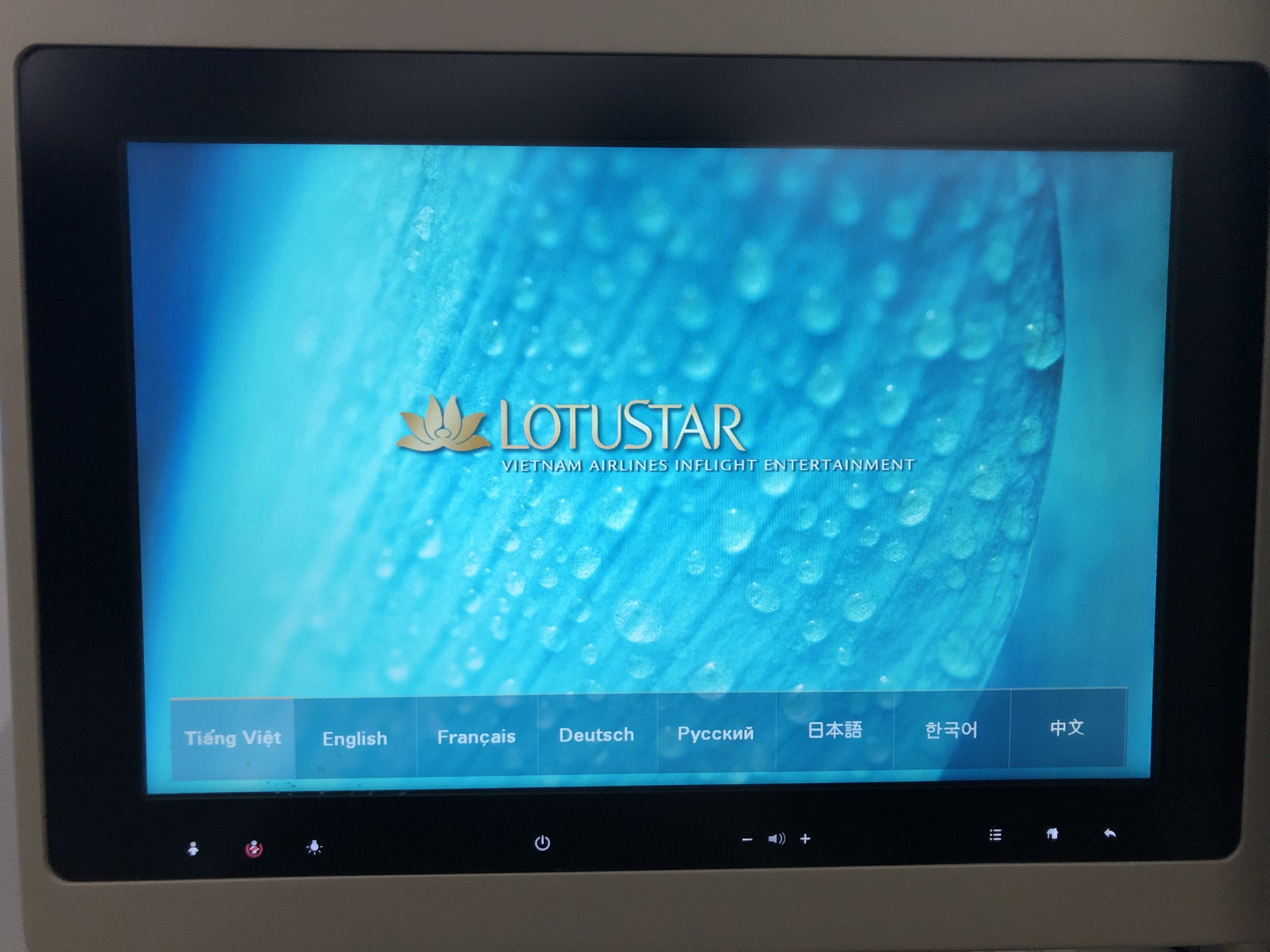 Vietnam Airlines 787-9 business class in-flight monitor