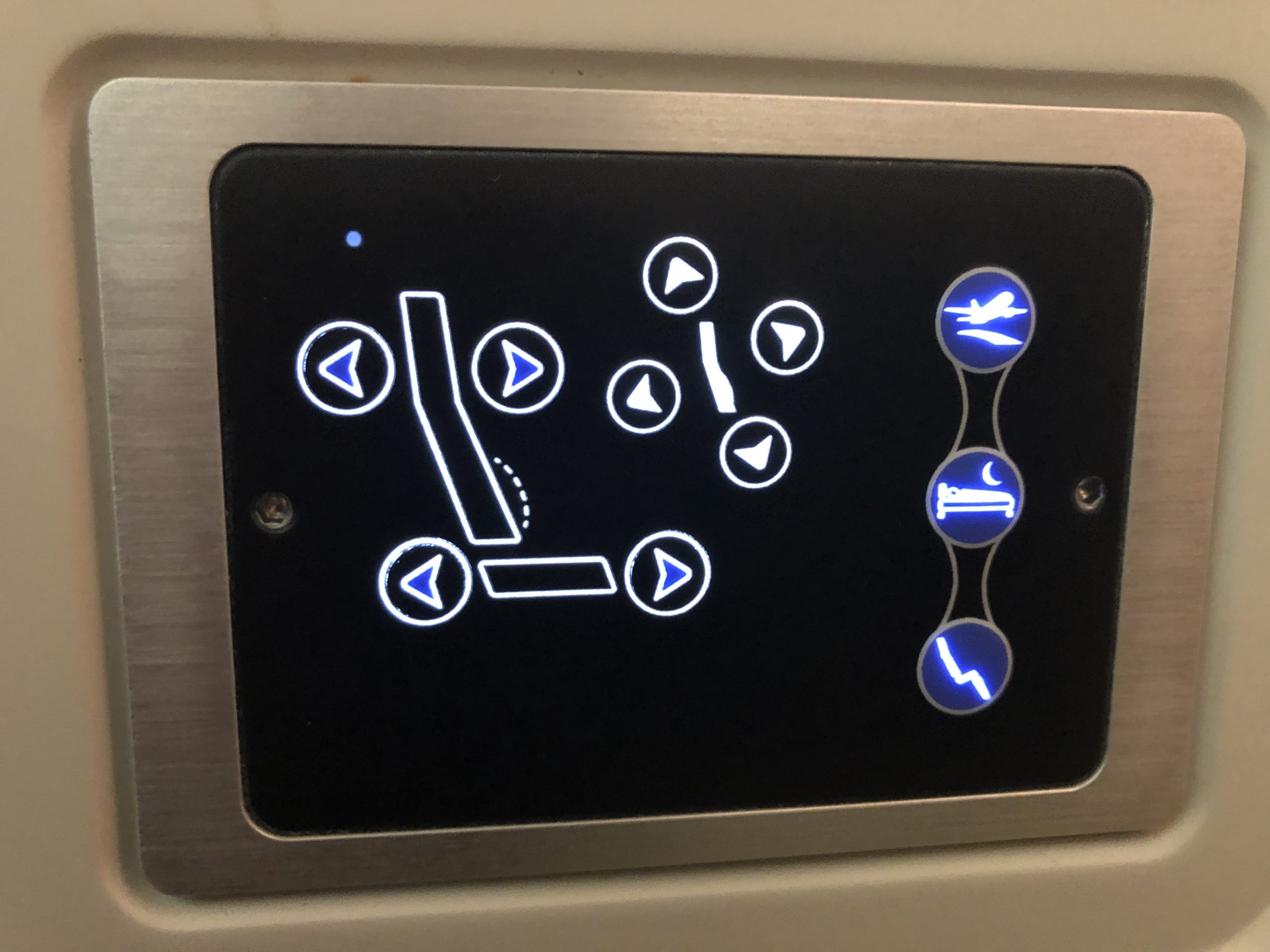 Vietnam Airlines 787-9 business class seat controls