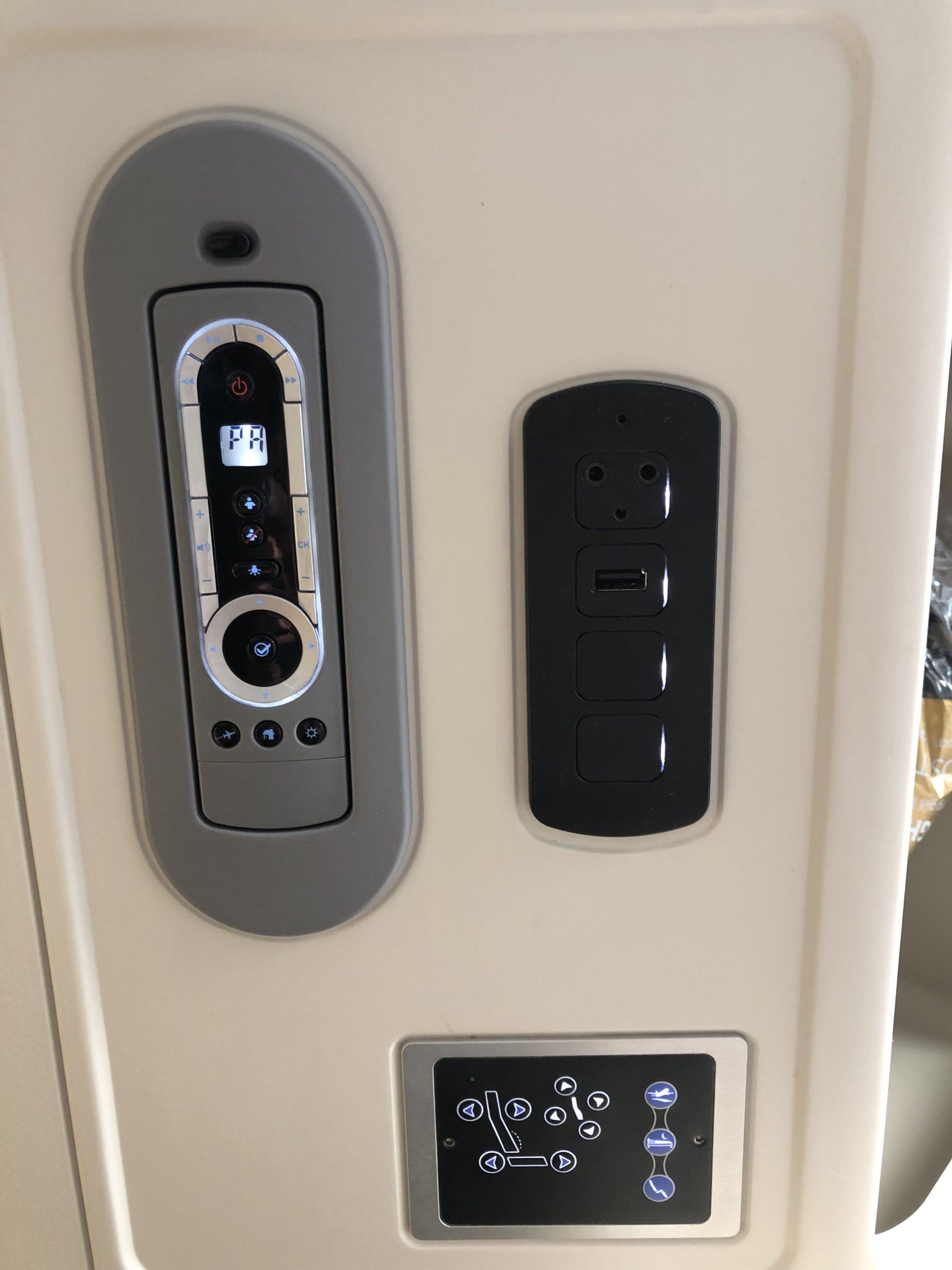 Vietnam Airlines 787-9 business class seat controls