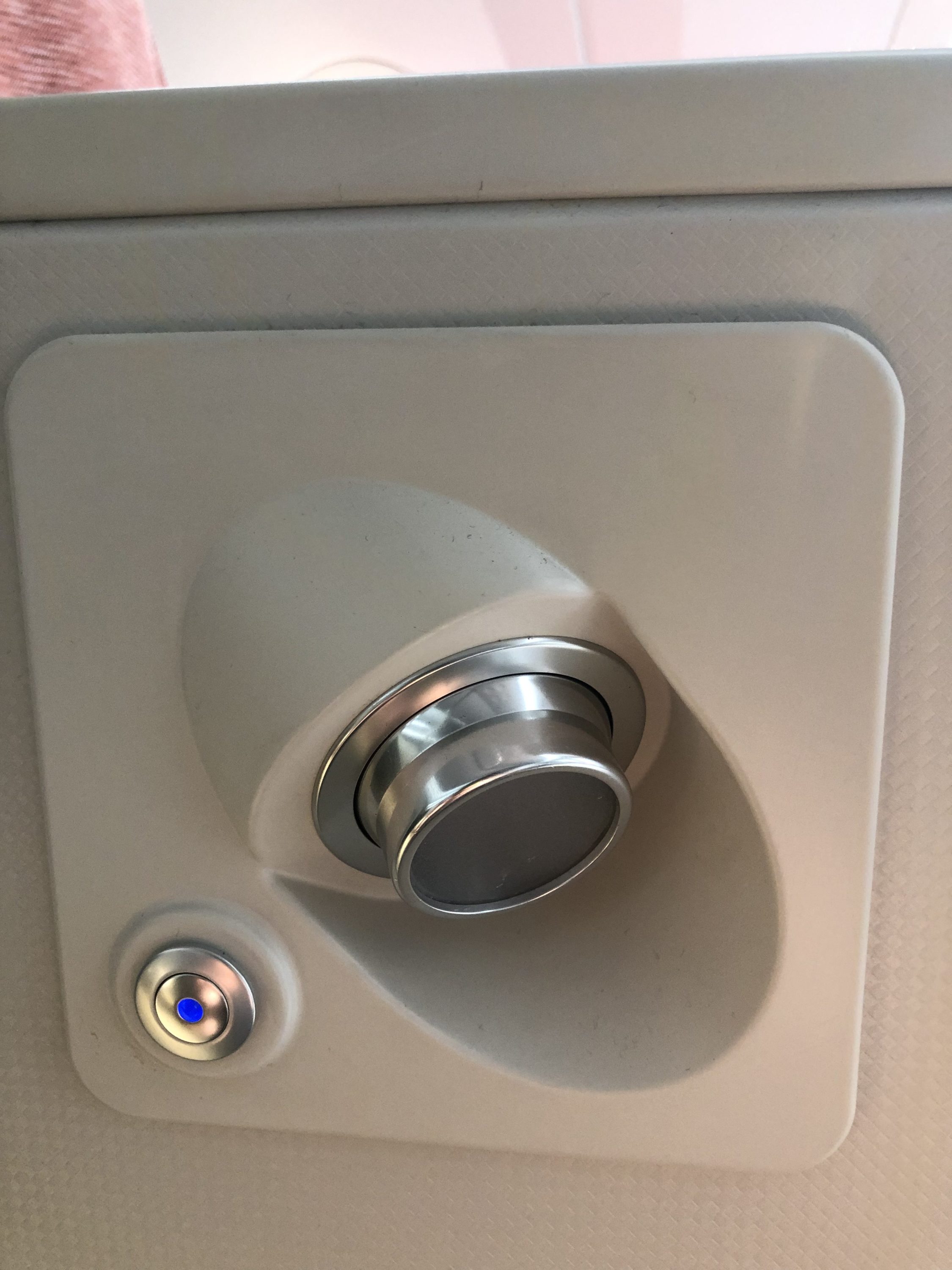 Vietnam Airlines 787-9 business class seat light