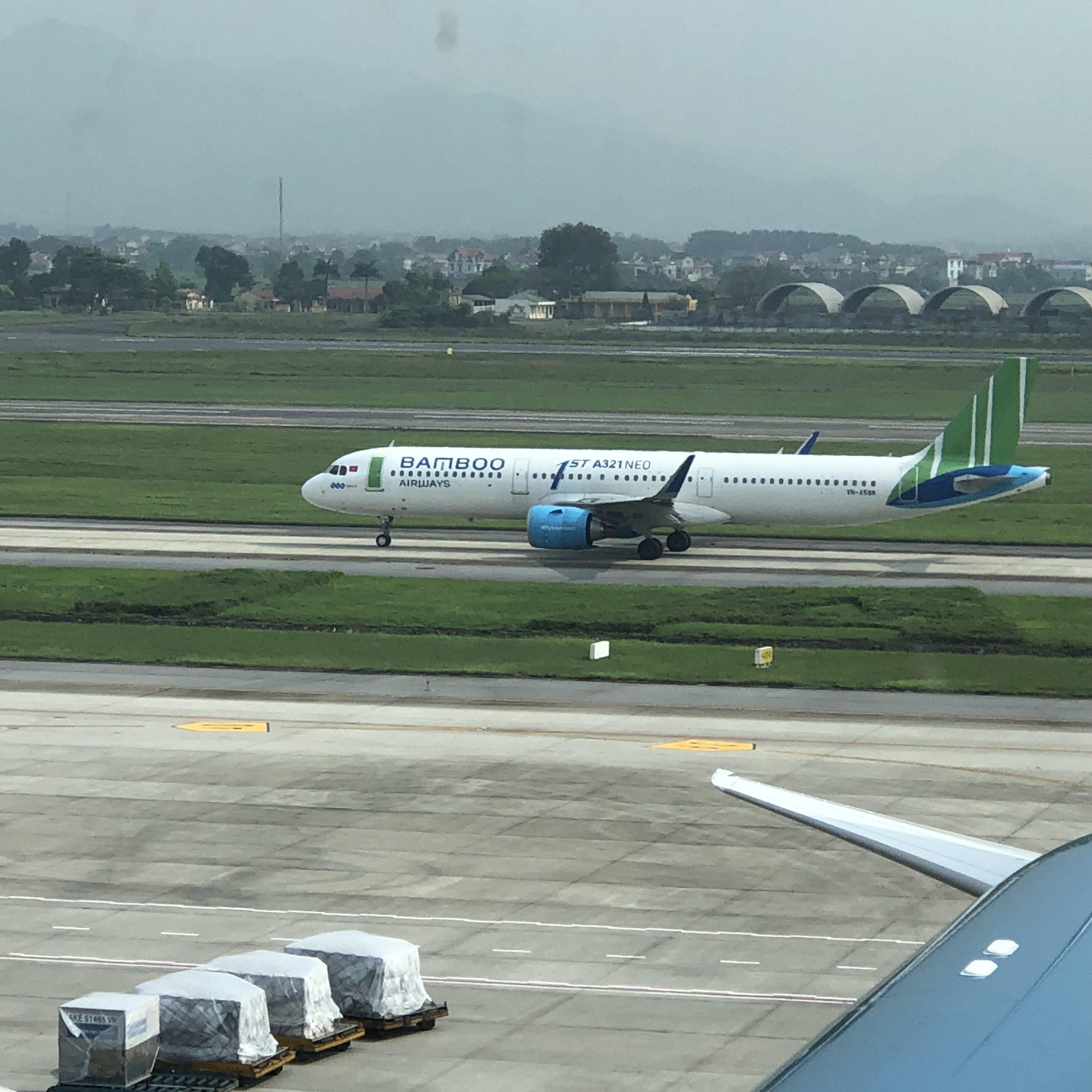 Vietnam Airlines Lotus Lounge Hanoi Bamboo Airways plane spotting