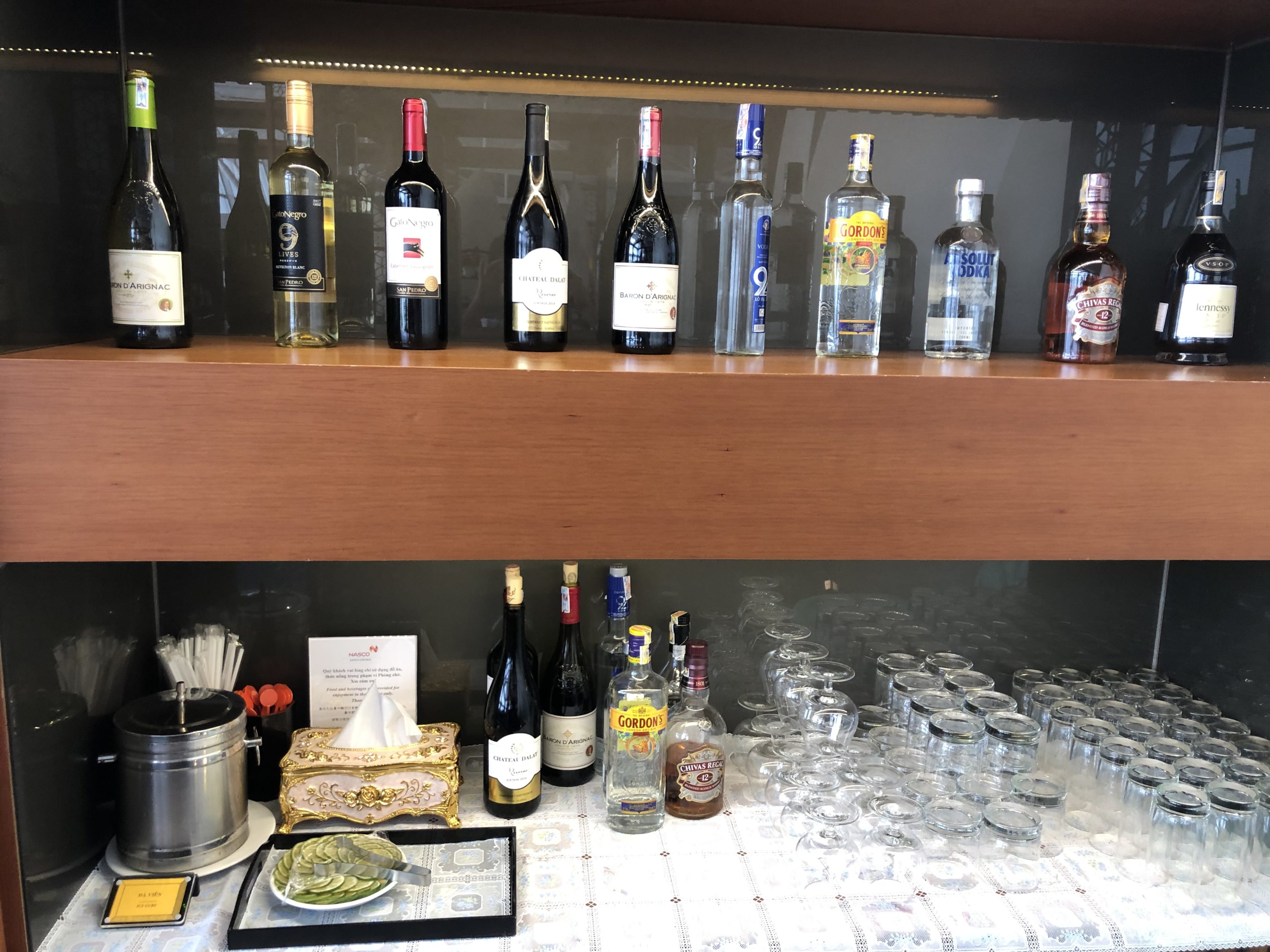 Vietnam Airlines Lotus Lounge Hanoi alcohol selection