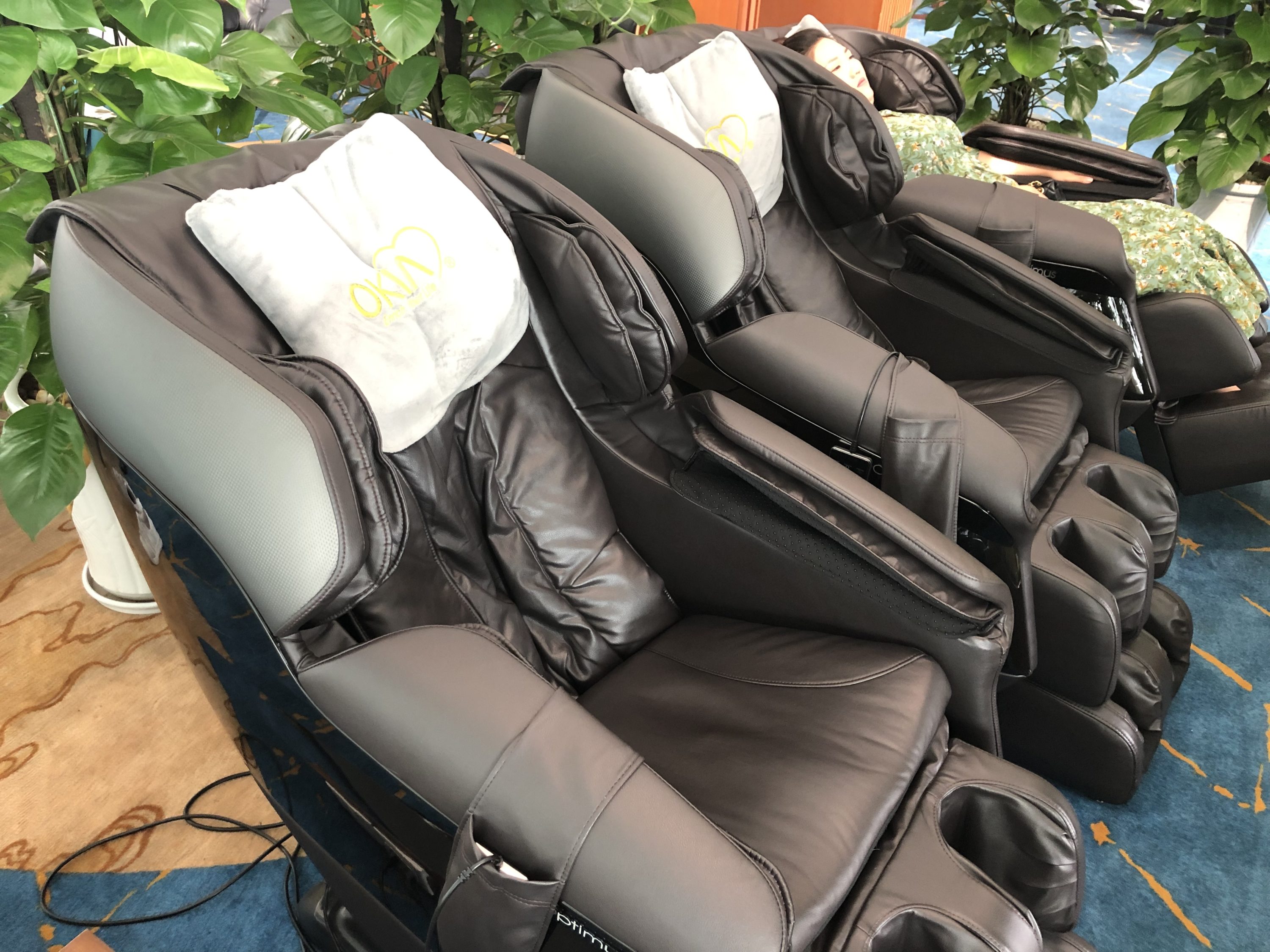 Vietnam Airlines Lotus Lounge Hanoi massage chairs