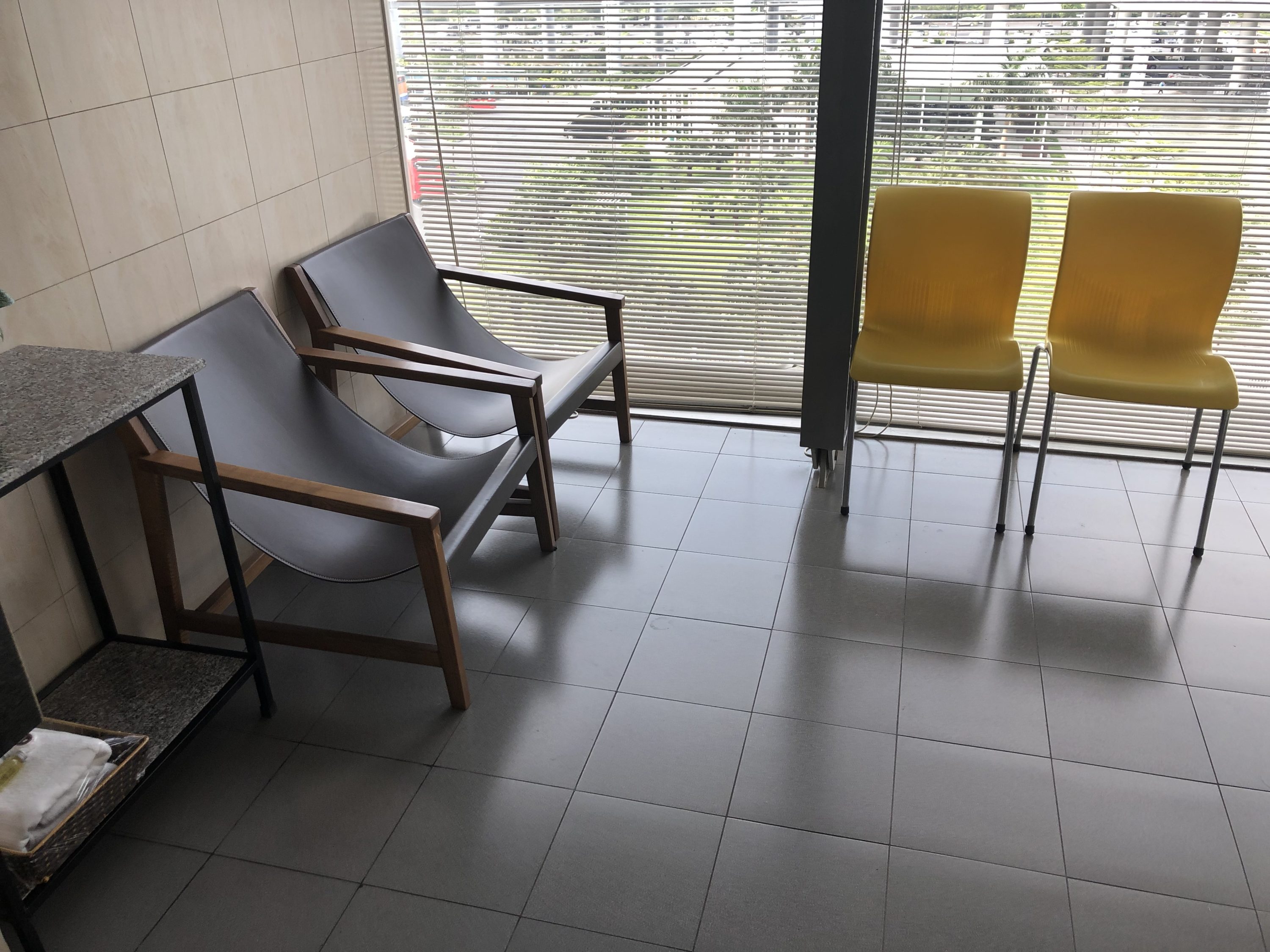 Vietnam Airlines Lotus Lounge Hanoi shower waiting area