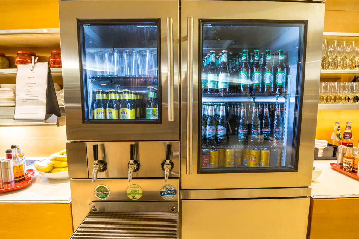 Qantas Business Lounge Sydney Beverages