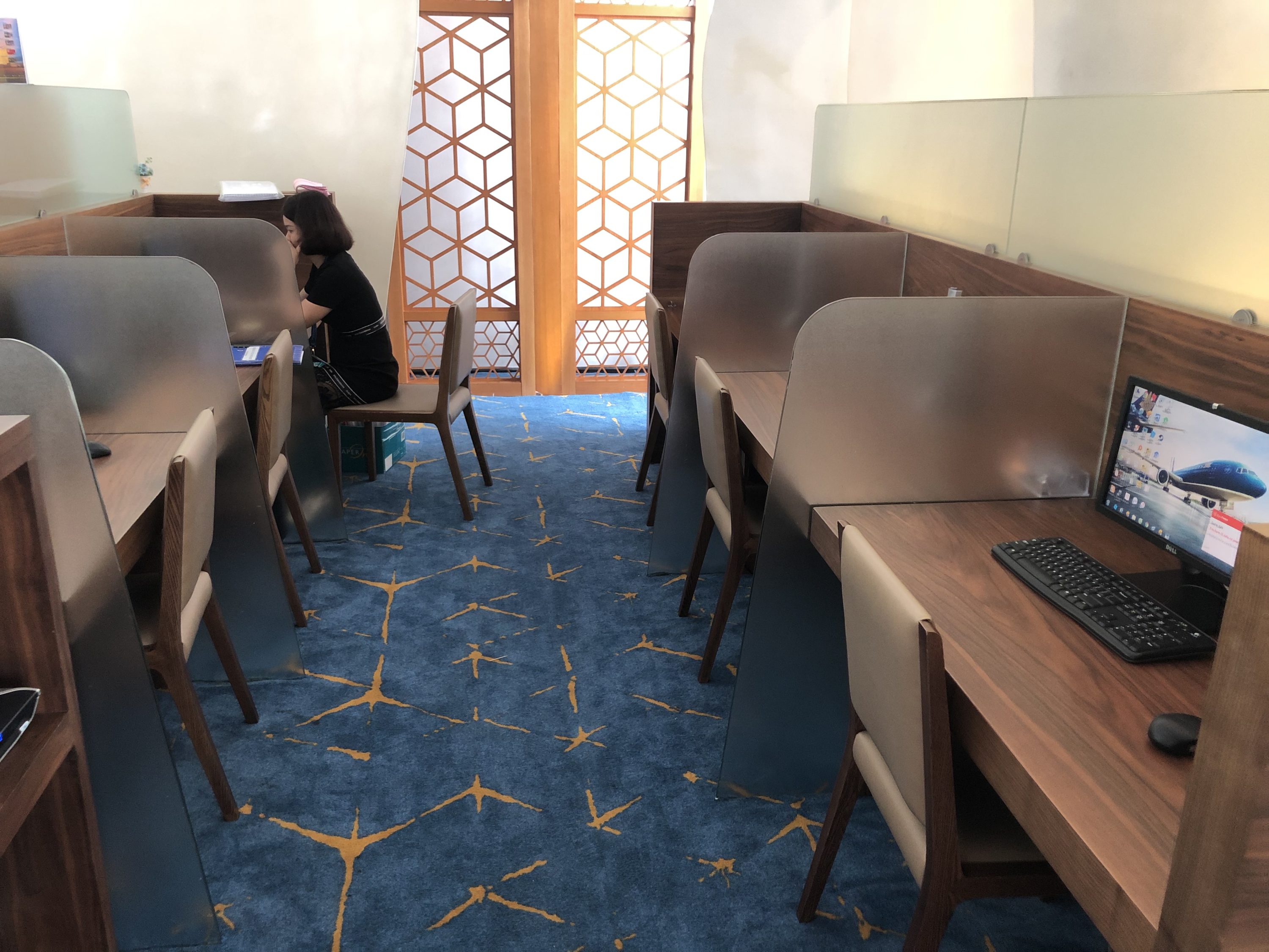 Vietnam Airlines Lotus Lounge Hanoi Business Center Computer Stations