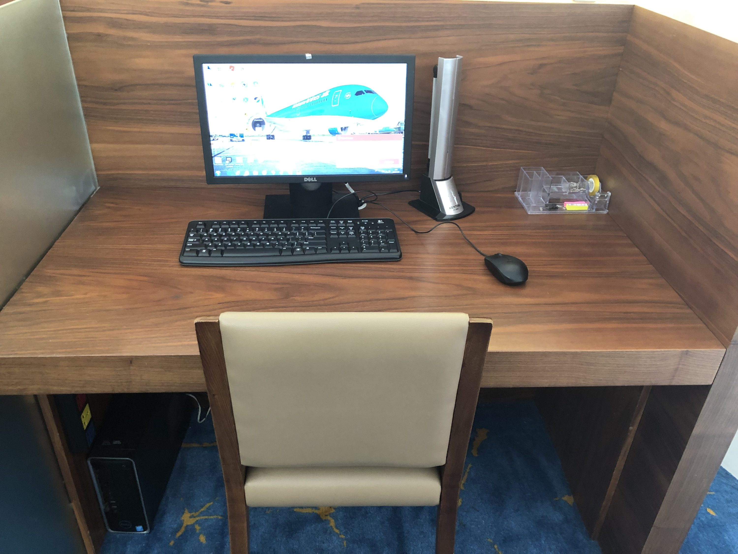 Vietnam Airlines Lotus Lounge Hanoi Business Center Computer