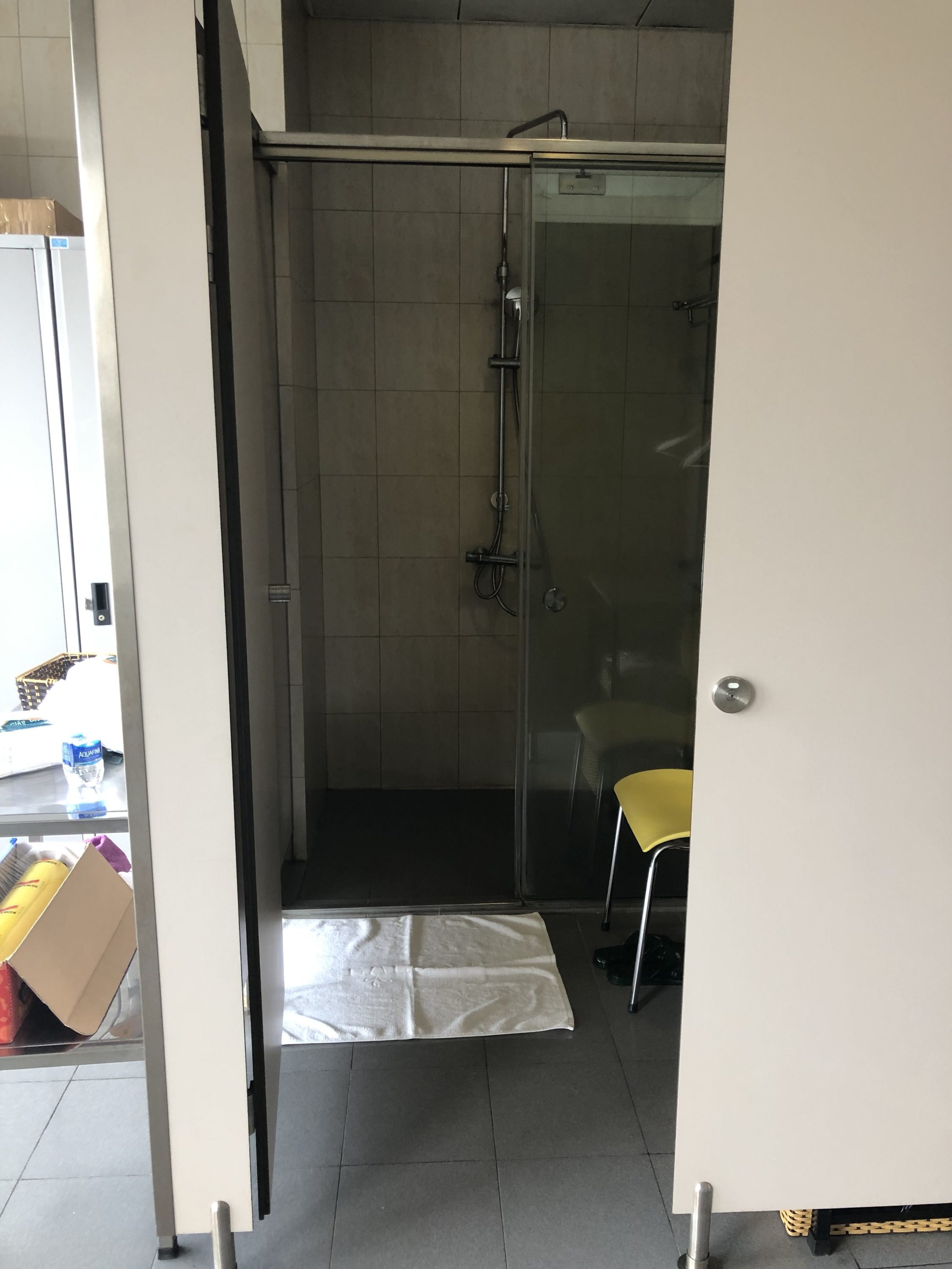 Vietnam Airlines Lotus Lounge Hanoi Individual Shower Stall