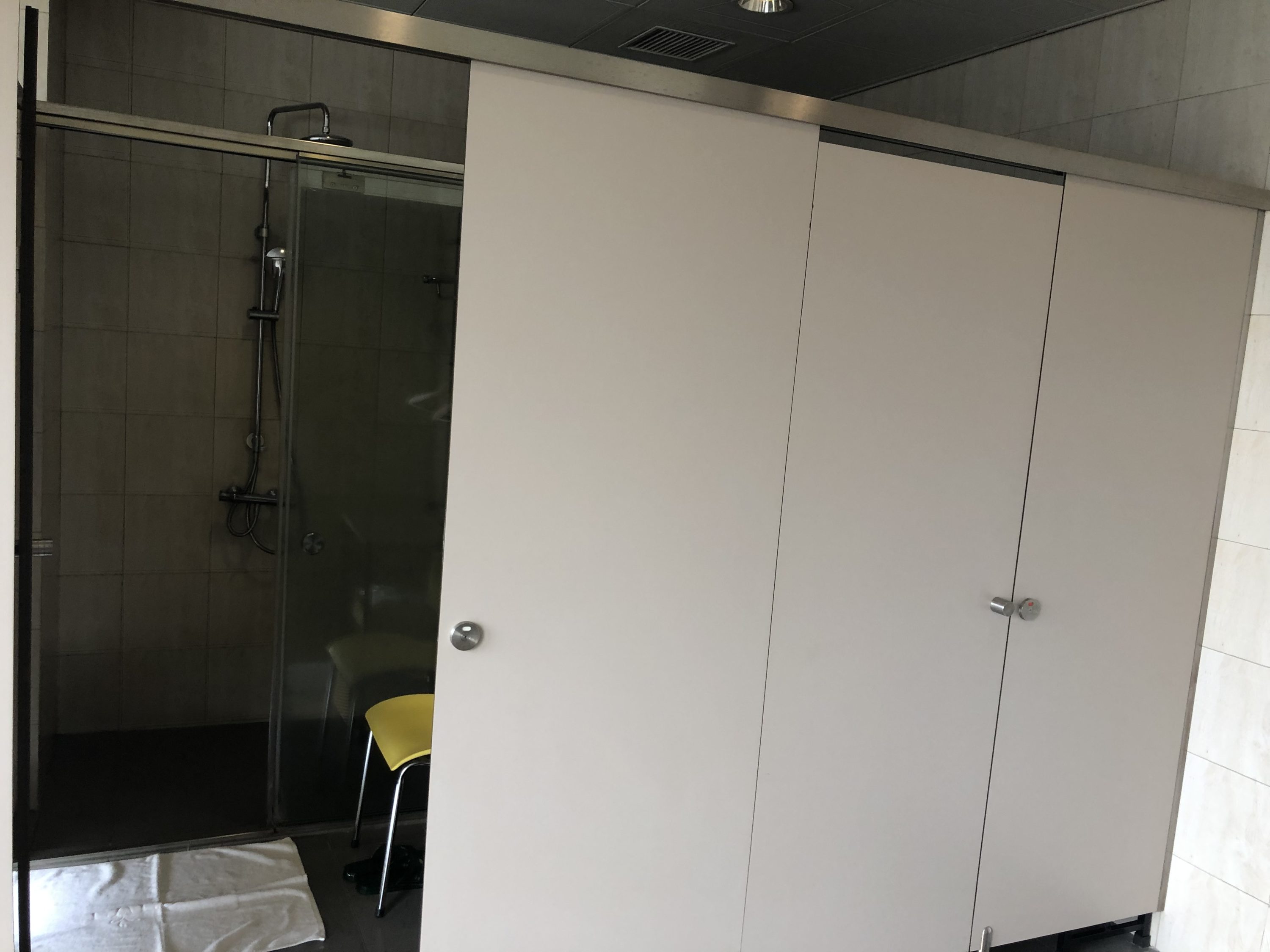 Vietnam Airlines Lotus Lounge Hanoi Shower Stalls